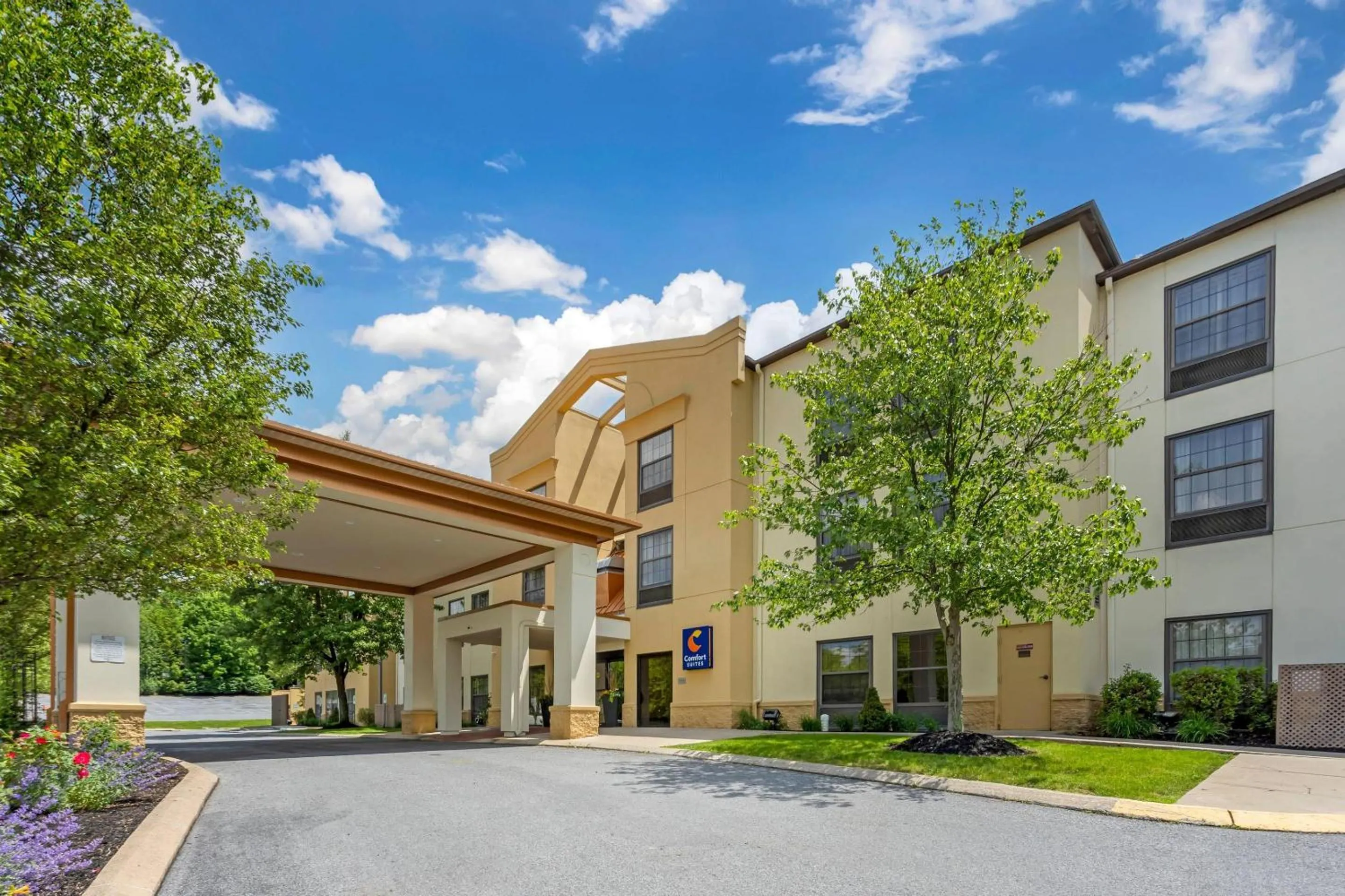 Property building in Comfort Suites State College near Penn State - Steps Away from PSU!