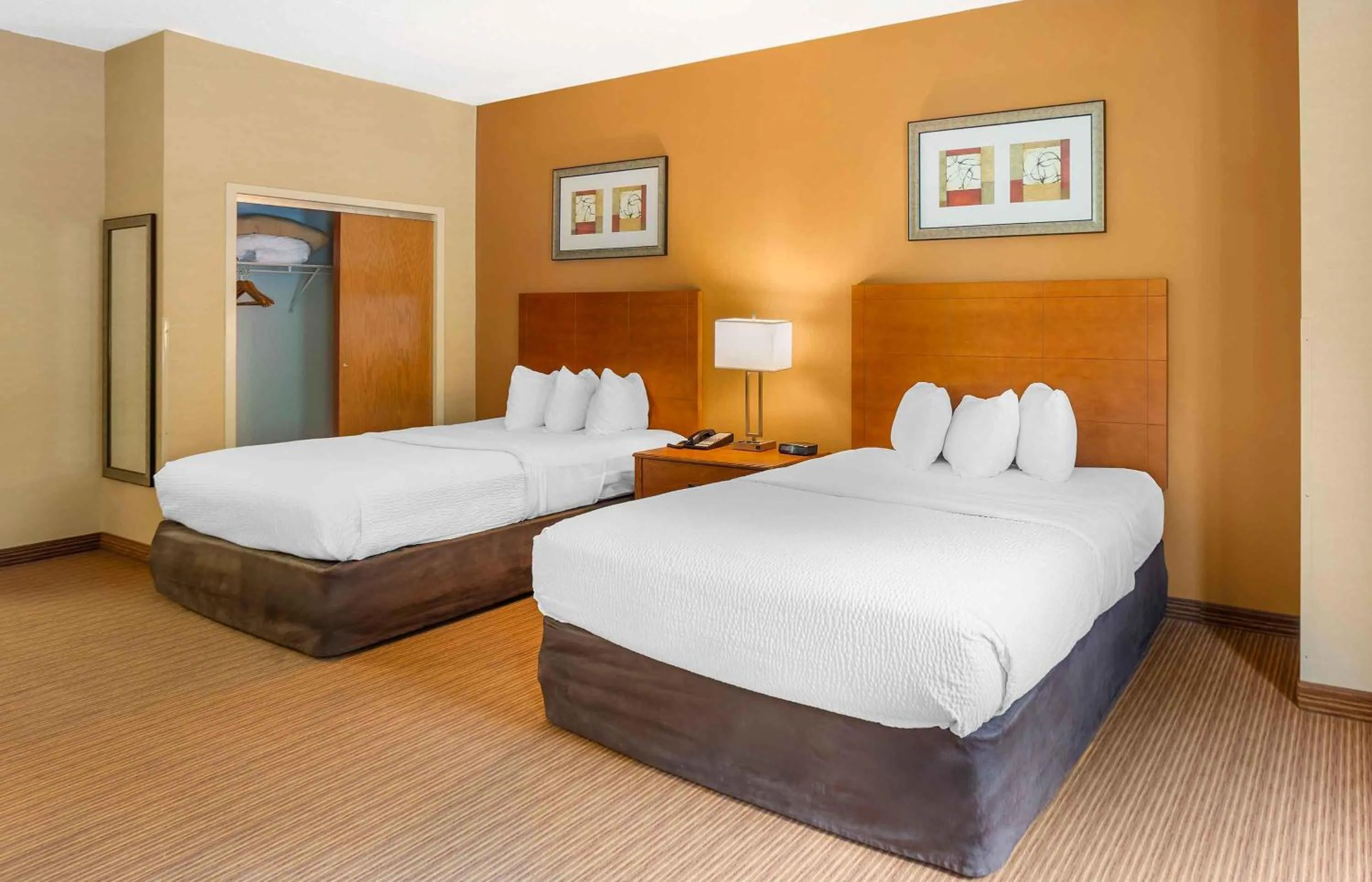 Bedroom, Bed in Extended Stay America Suites - Lancaster County