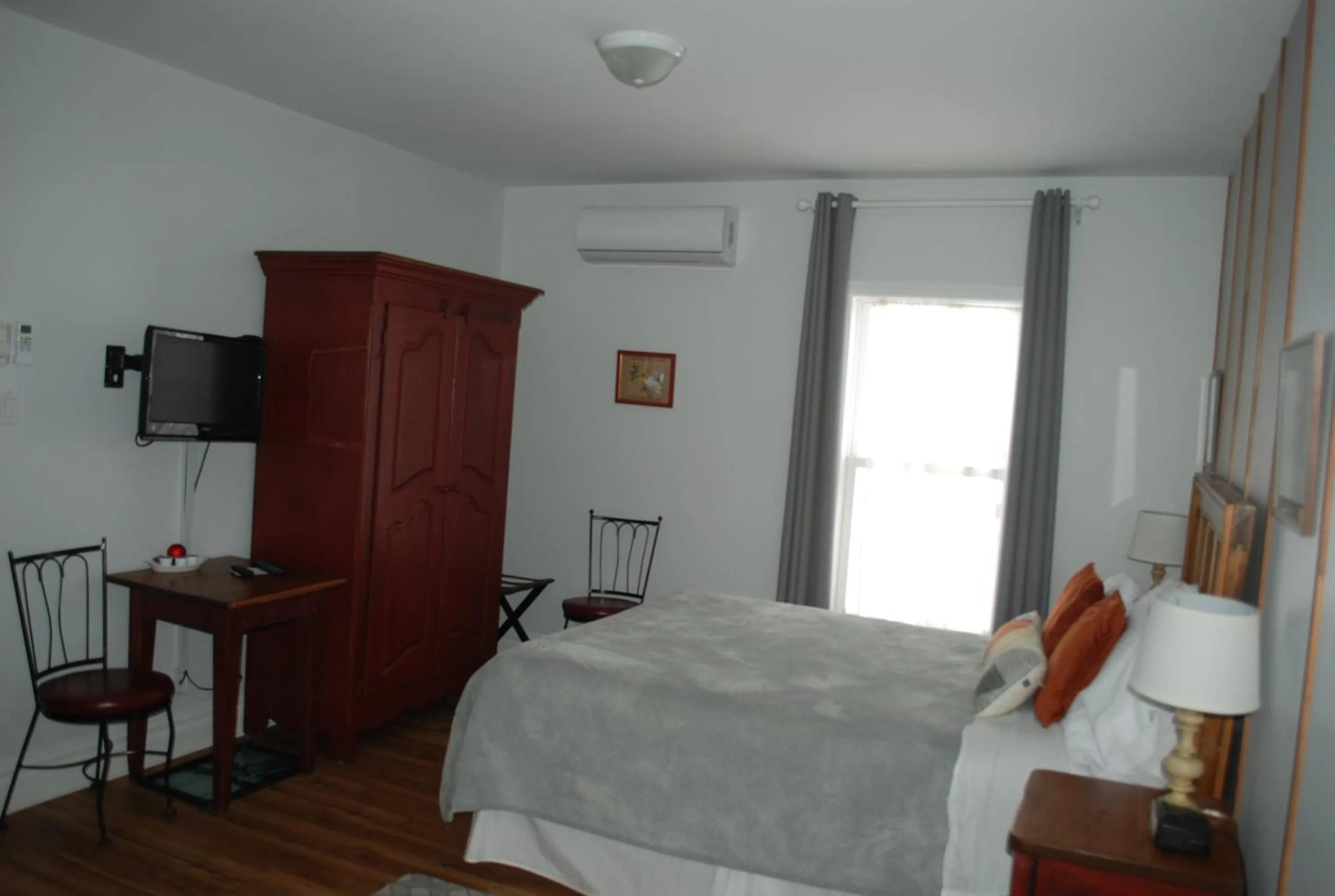 Bed in AUBERGE Knowlton