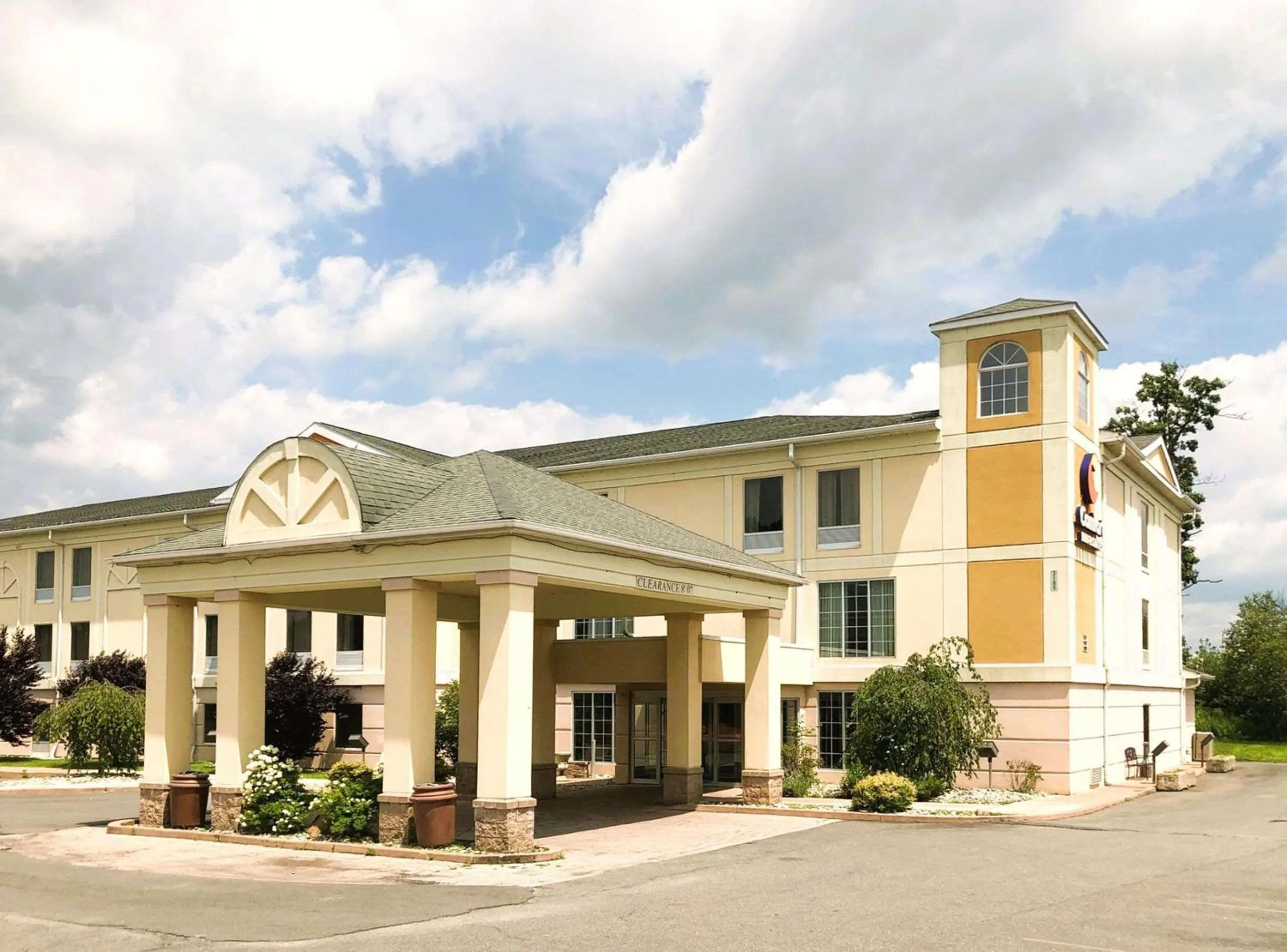 Property building in Comfort Inn & Suites Mount Pocono