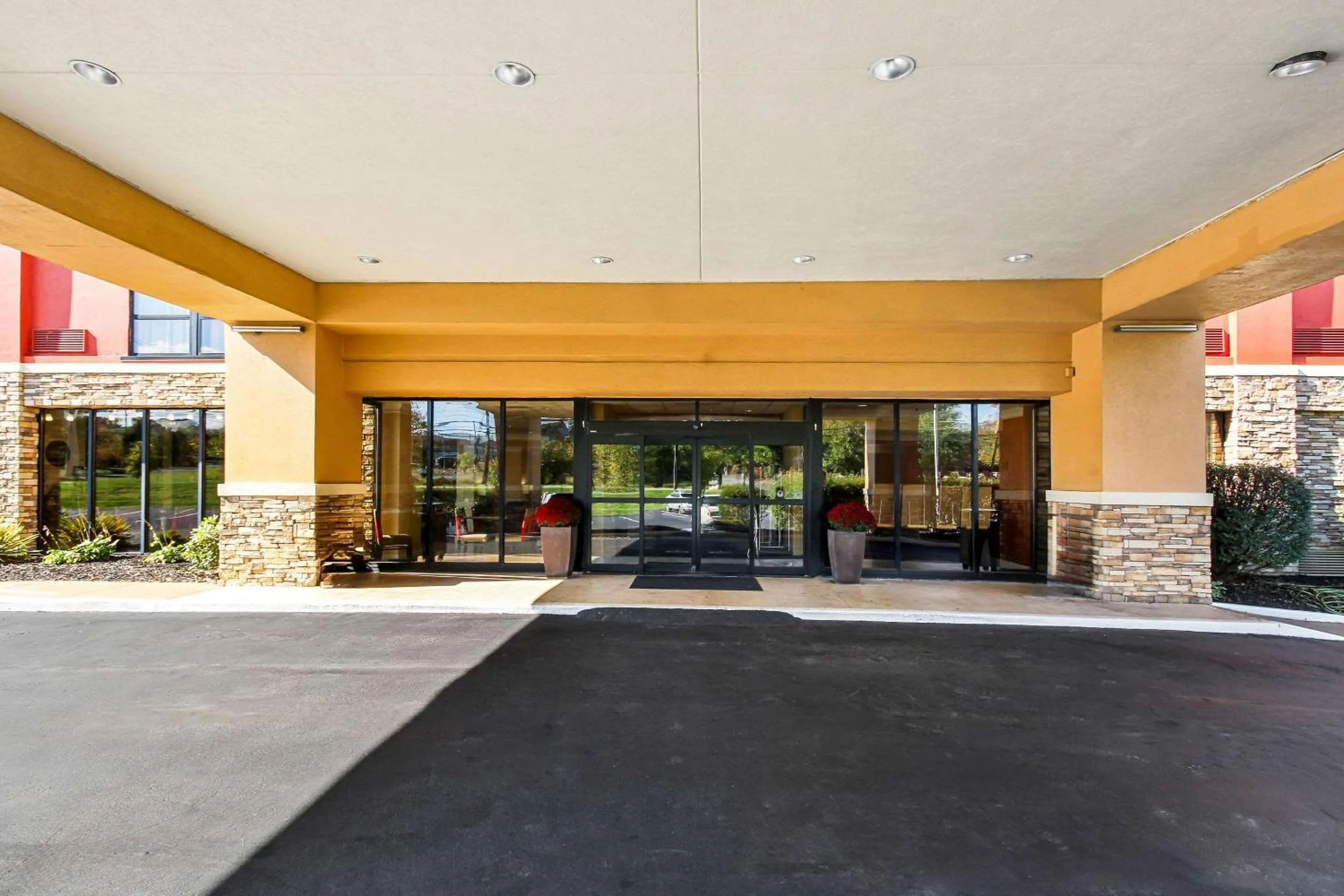 Property building in Comfort Inn Cranberry Twp