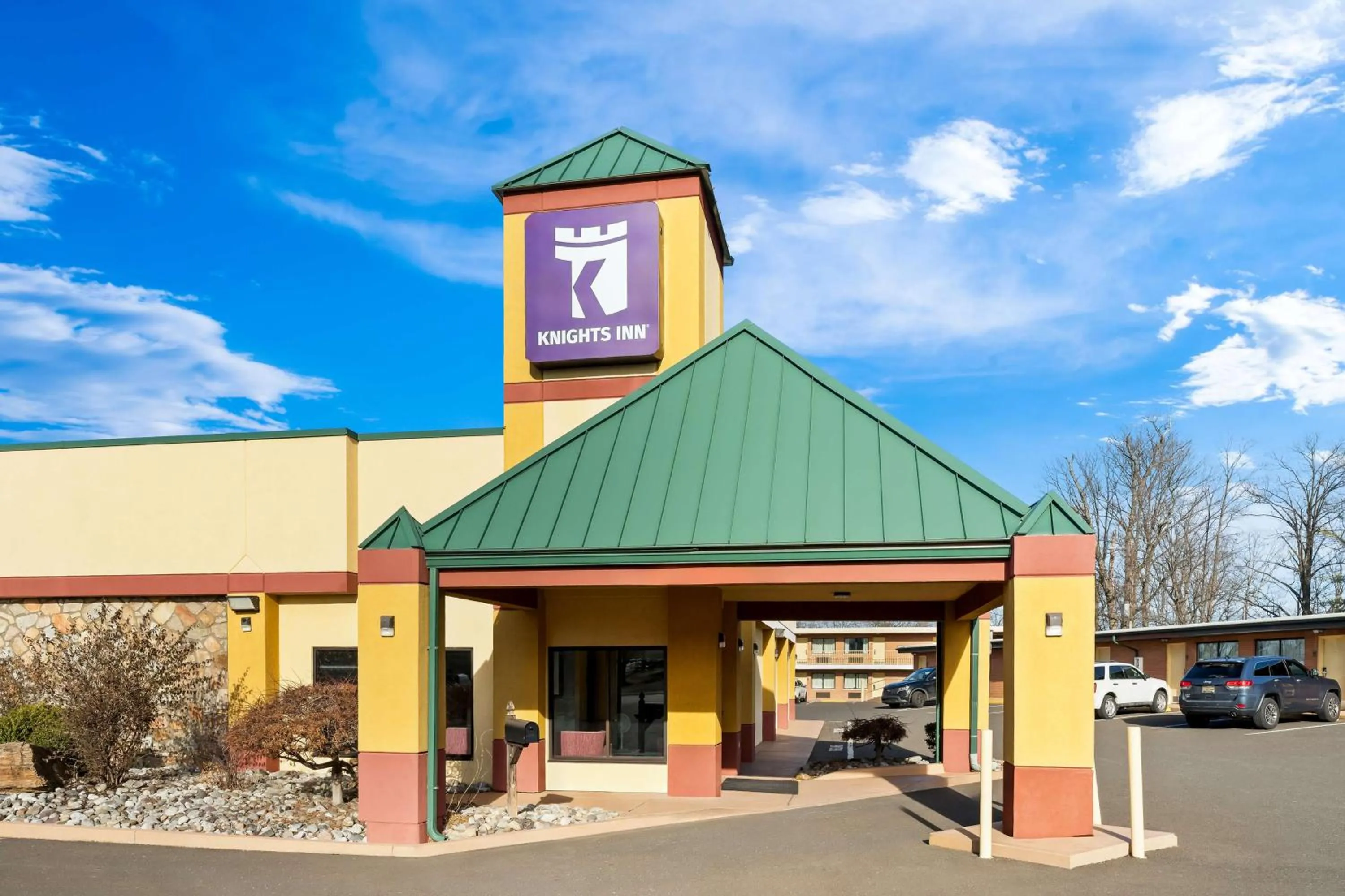 Property building in Knights Inn Montgomeryville