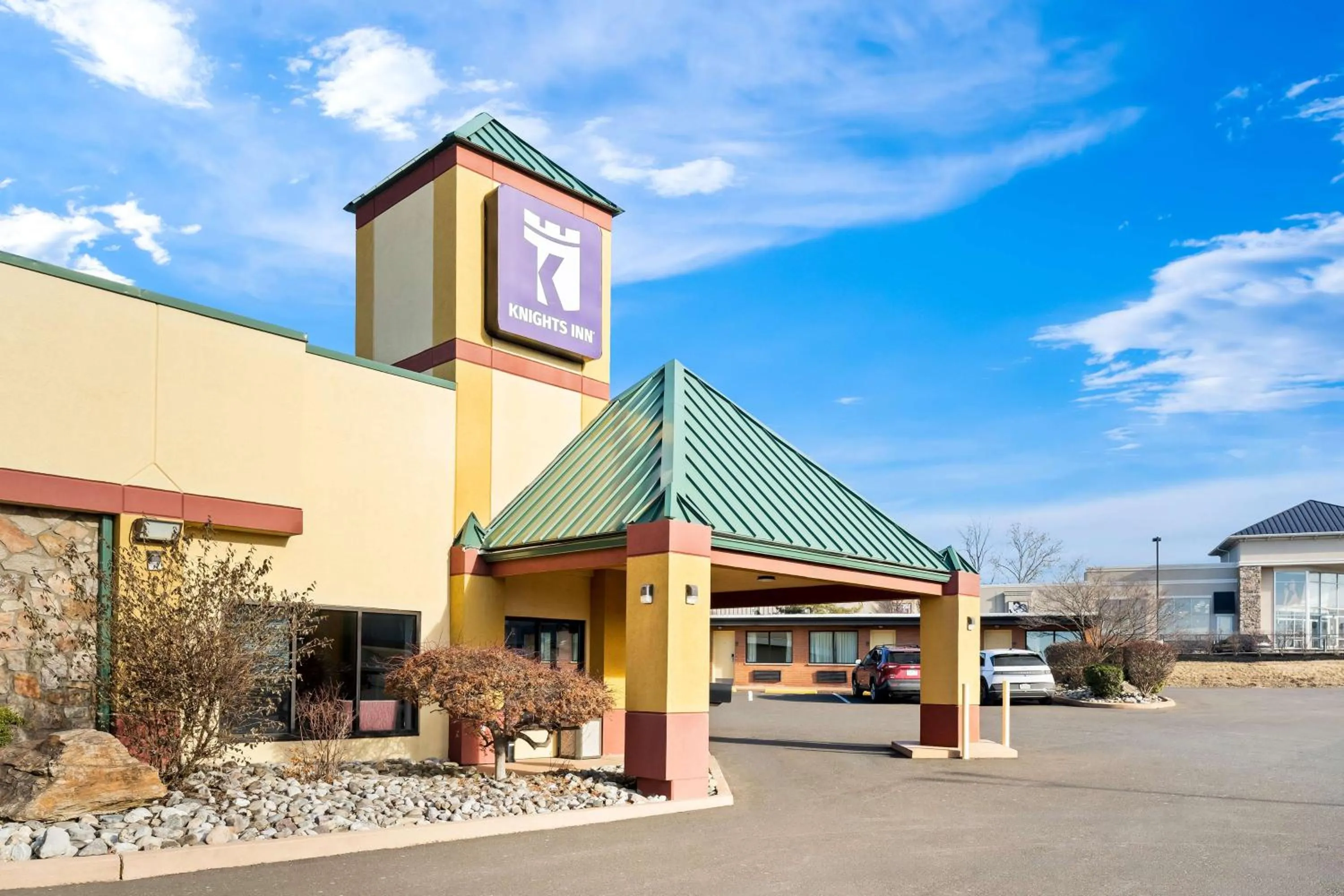 Property building in Knights Inn Montgomeryville