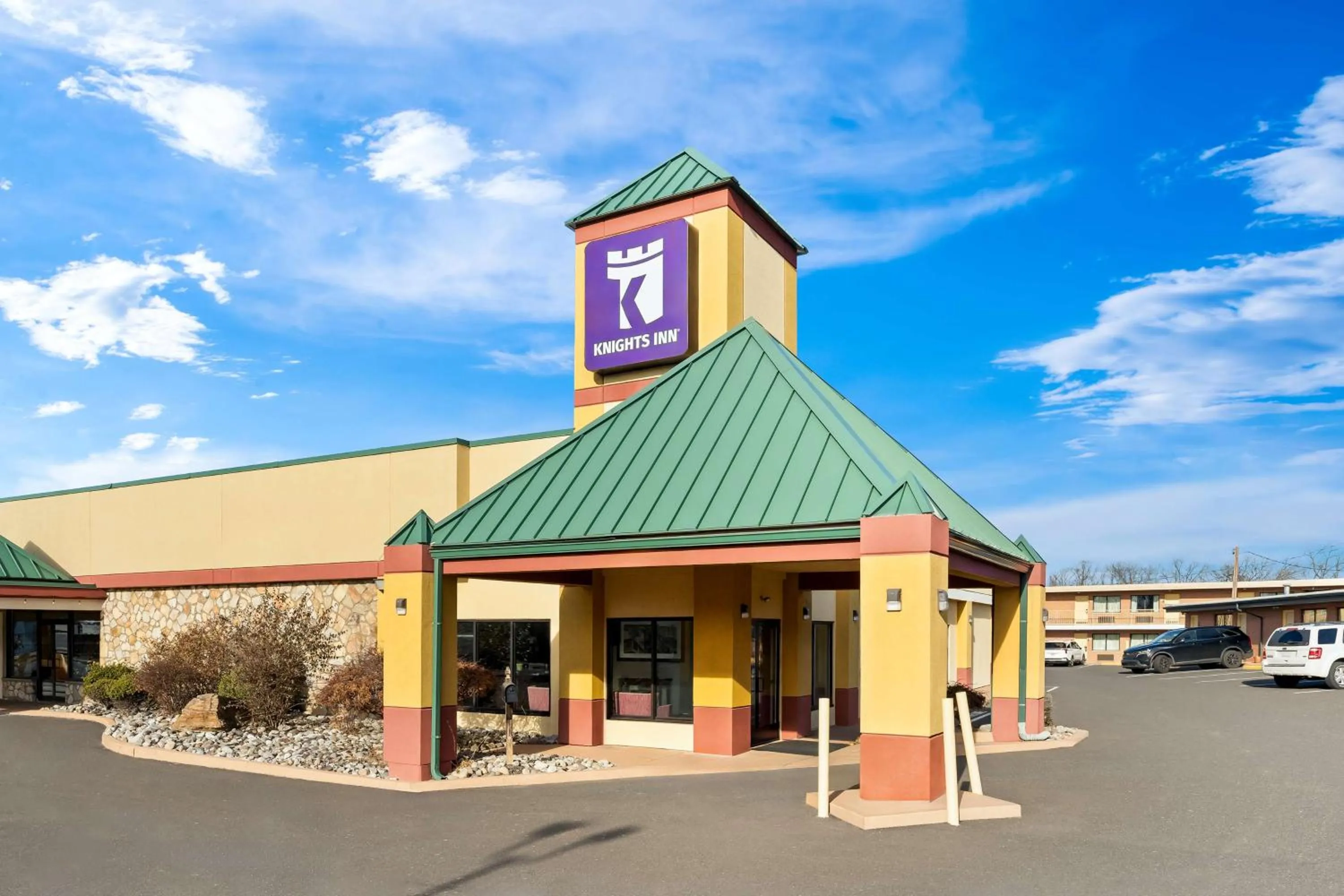 Property building in Knights Inn Montgomeryville