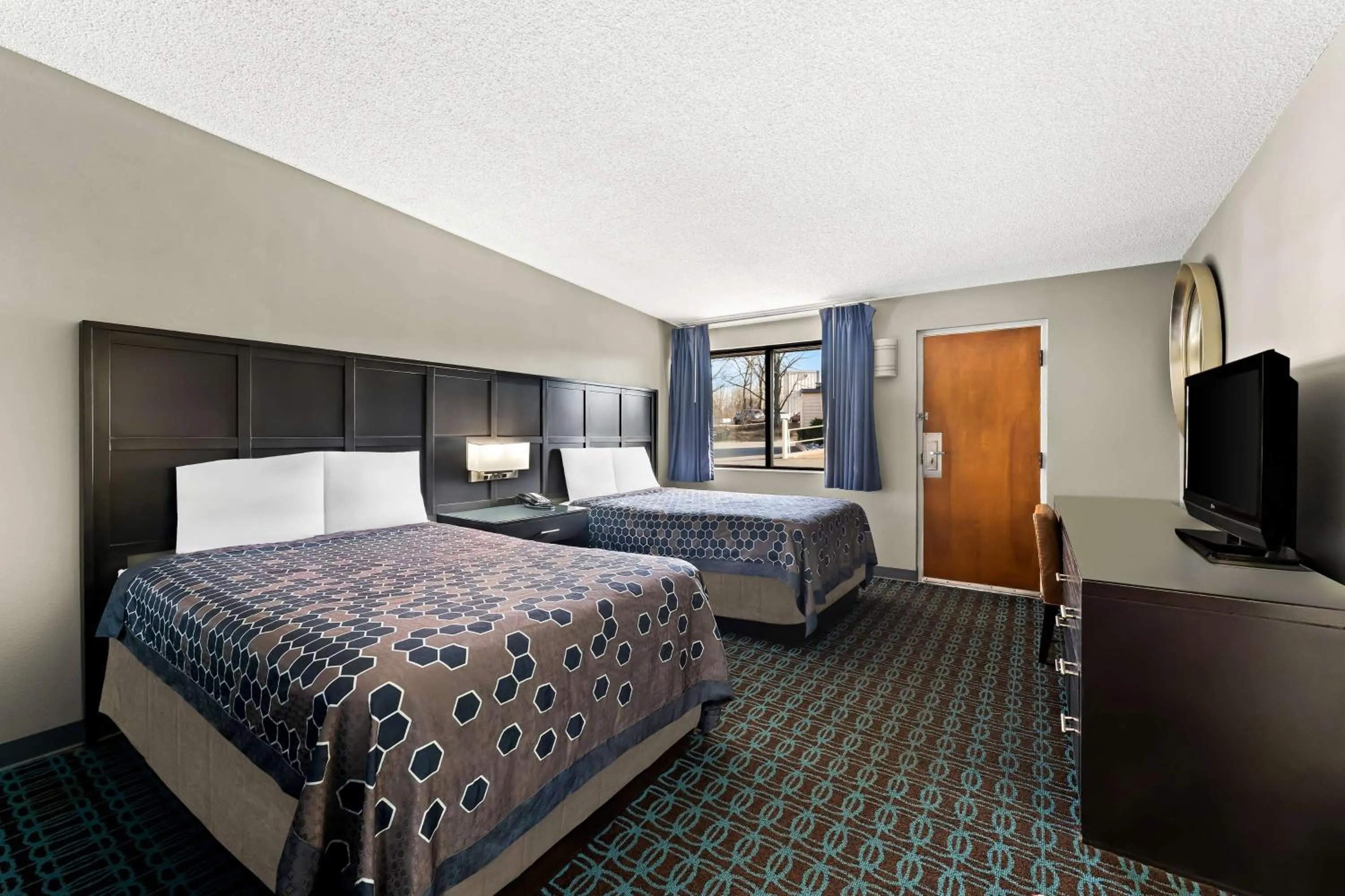 Bedroom, Bed in Knights Inn Montgomeryville