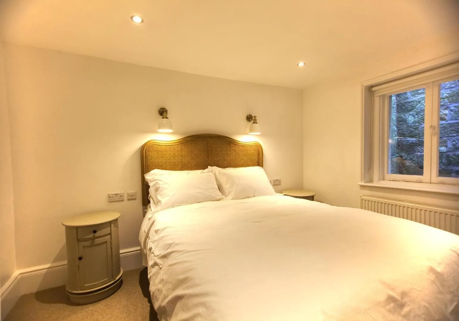 Bedroom, Bed in The Artists Retreat - Hastings