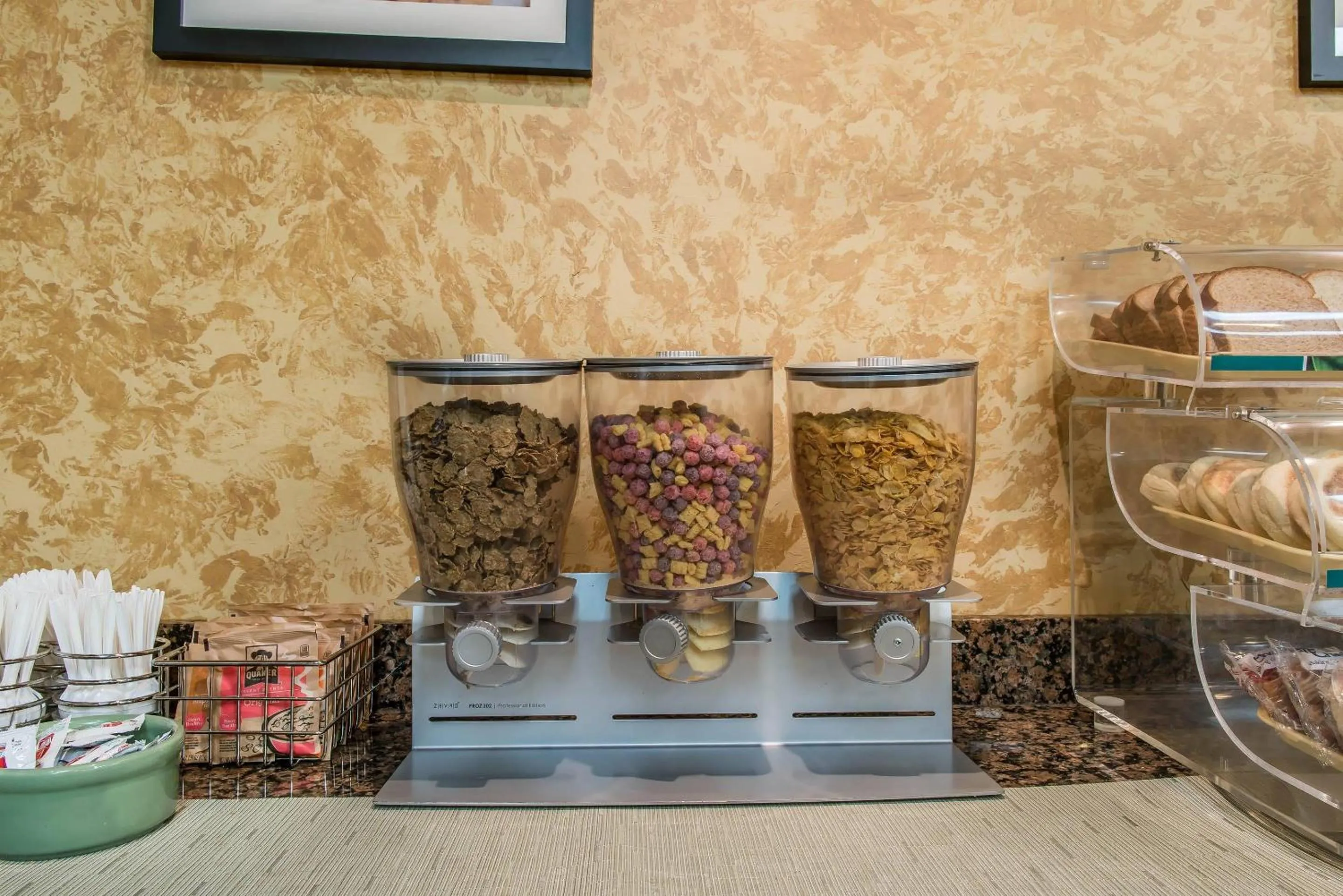 Breakfast in Quality Inn Hermitage South