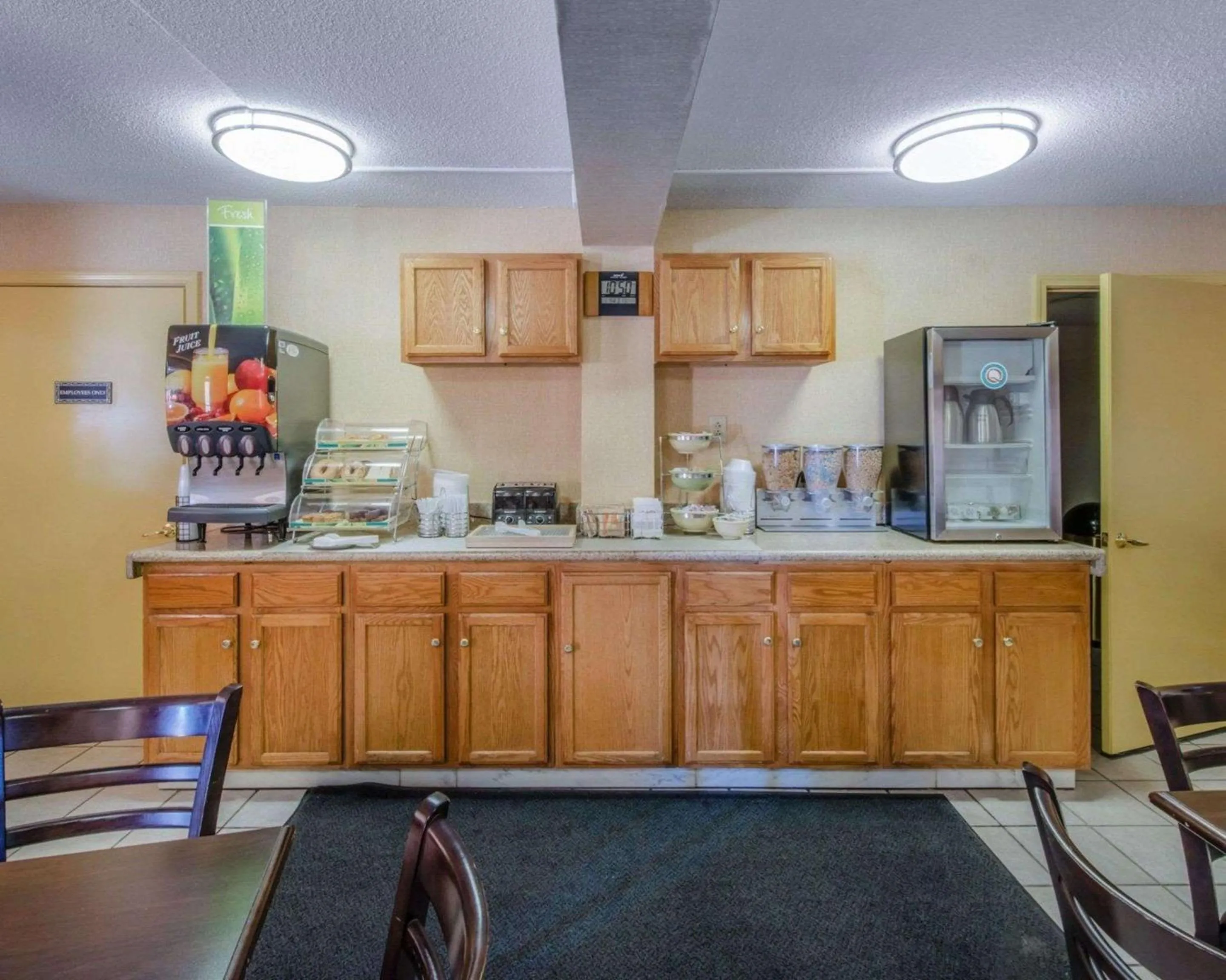 Restaurant/places to eat, Kitchen/Kitchenette in Quality Inn Barkeyville