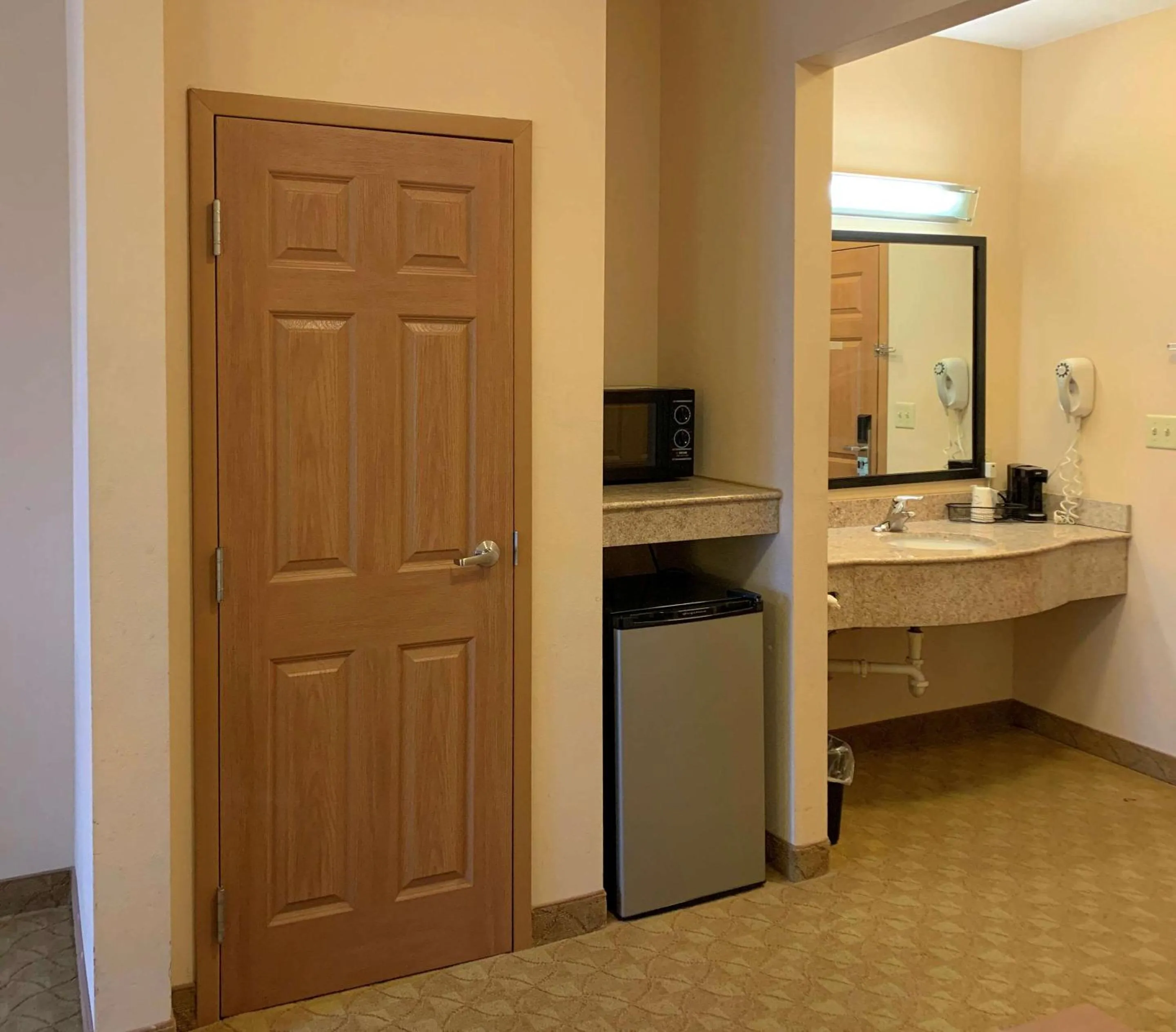 Photo of the whole room in Sleep Inn & Suites Gettysburg