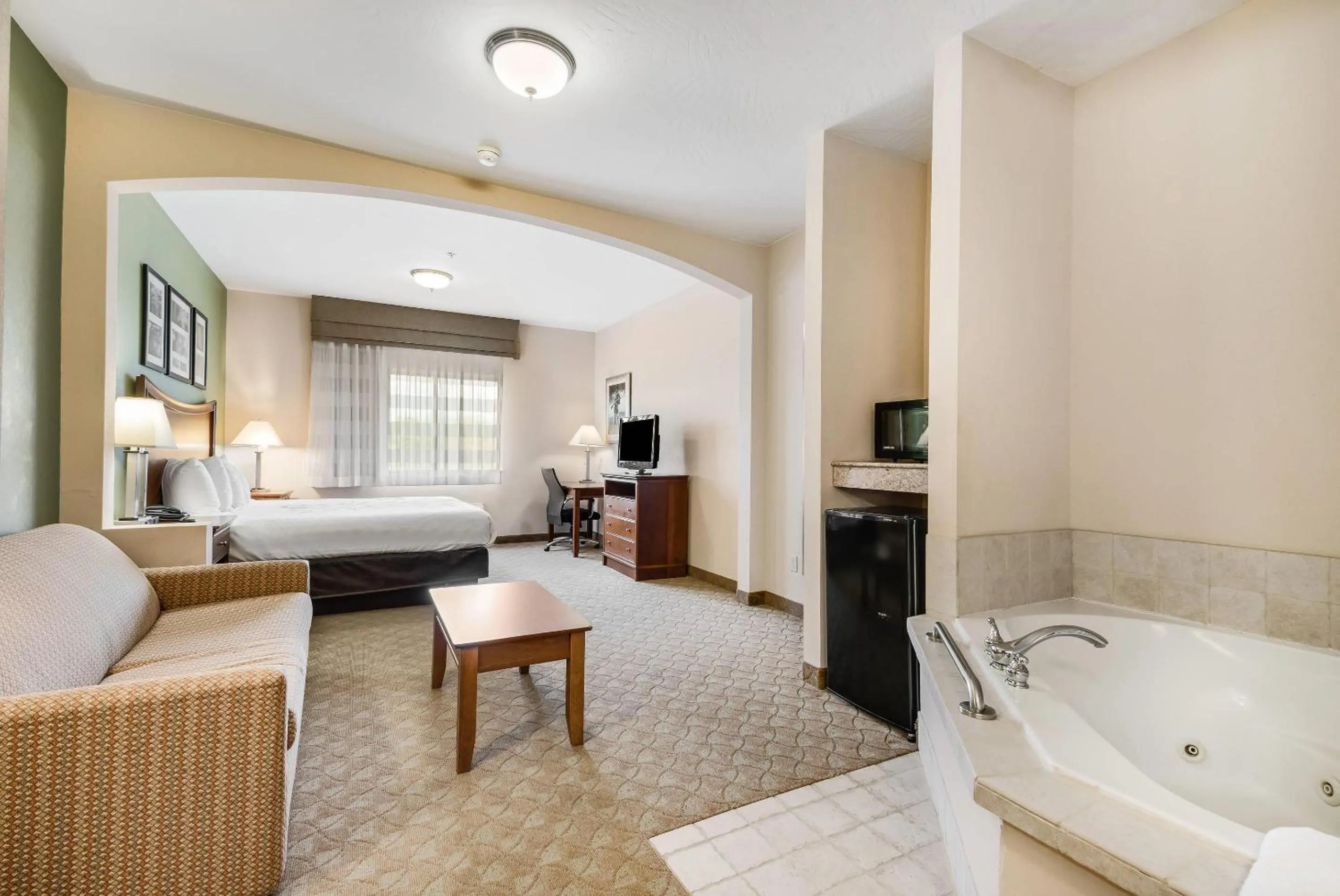 Bedroom, Bed in Sleep Inn & Suites Gettysburg