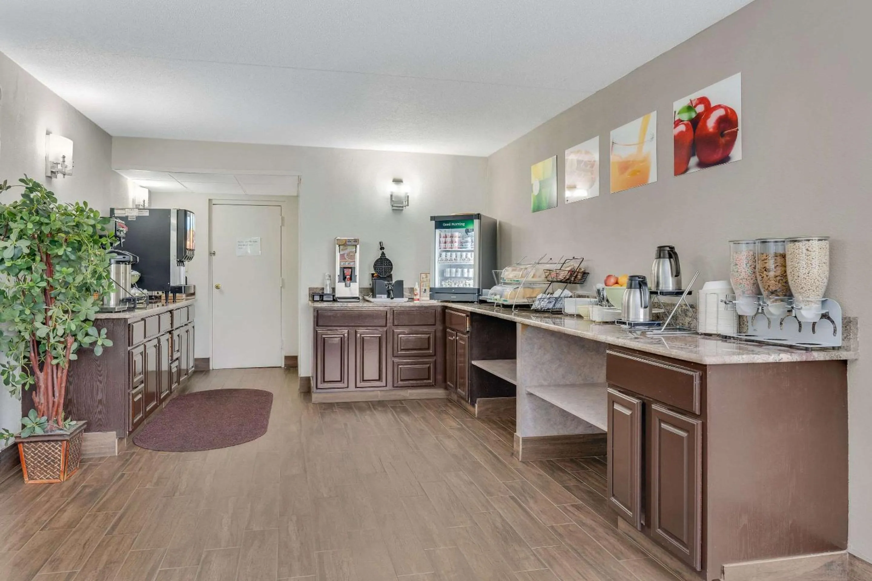 Breakfast in Quality Inn Easton