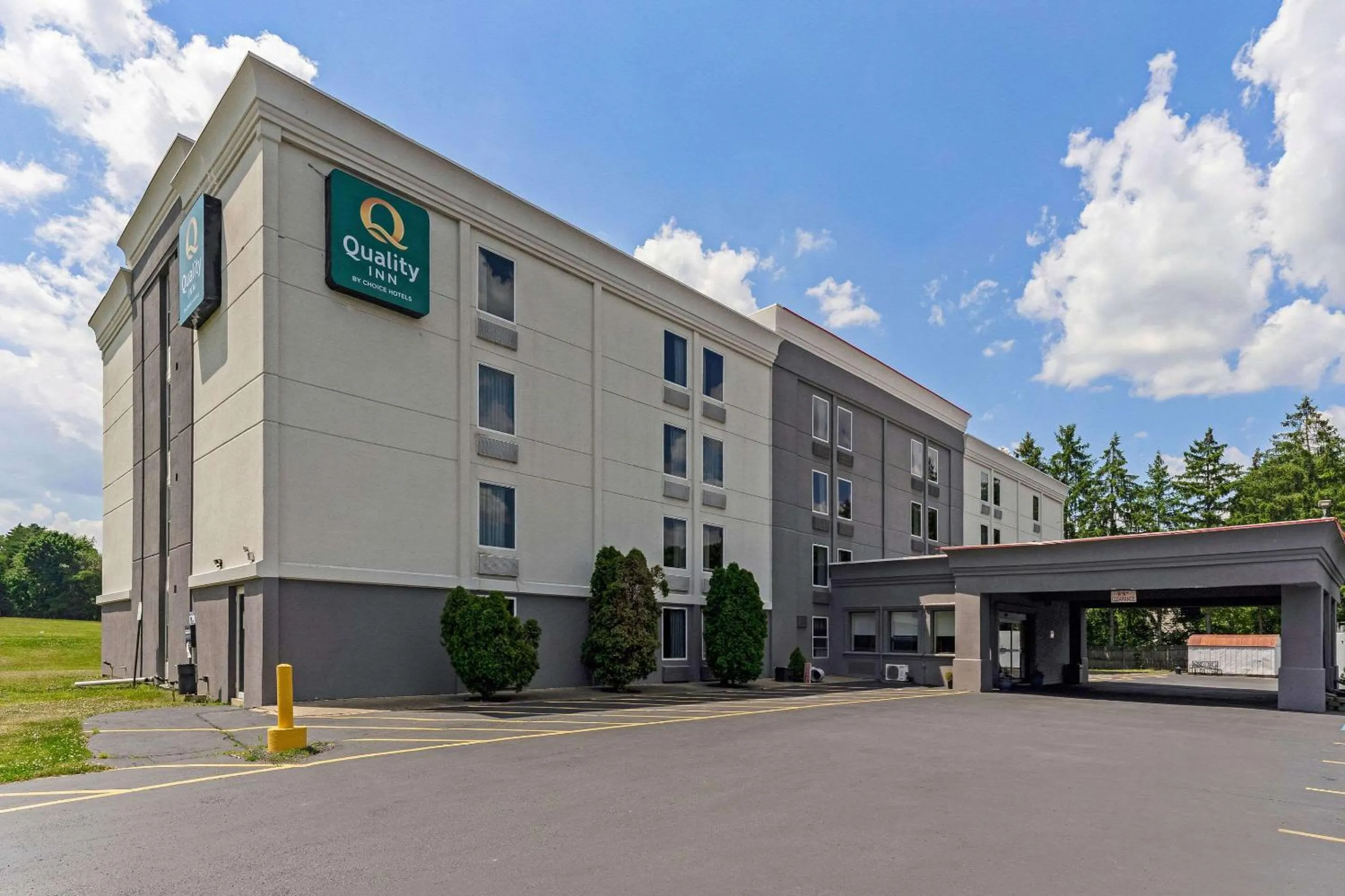 Property building in Quality Inn Easton