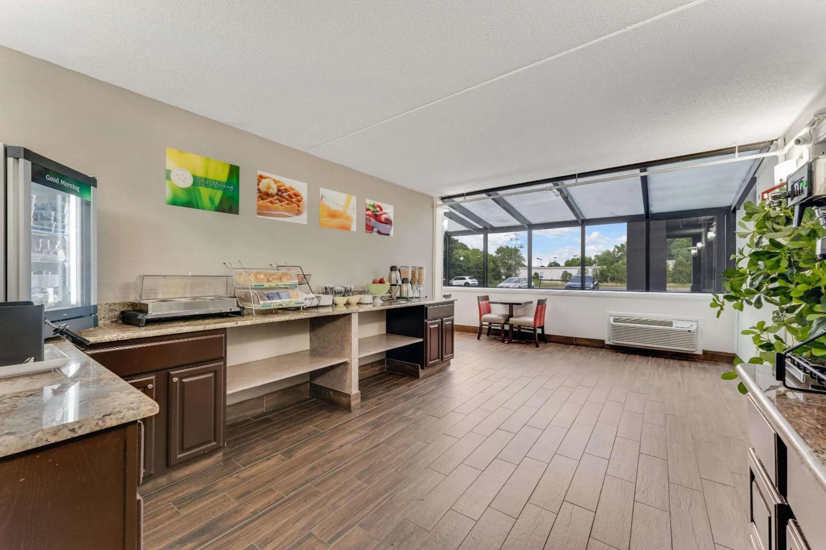 Breakfast in Quality Inn Easton