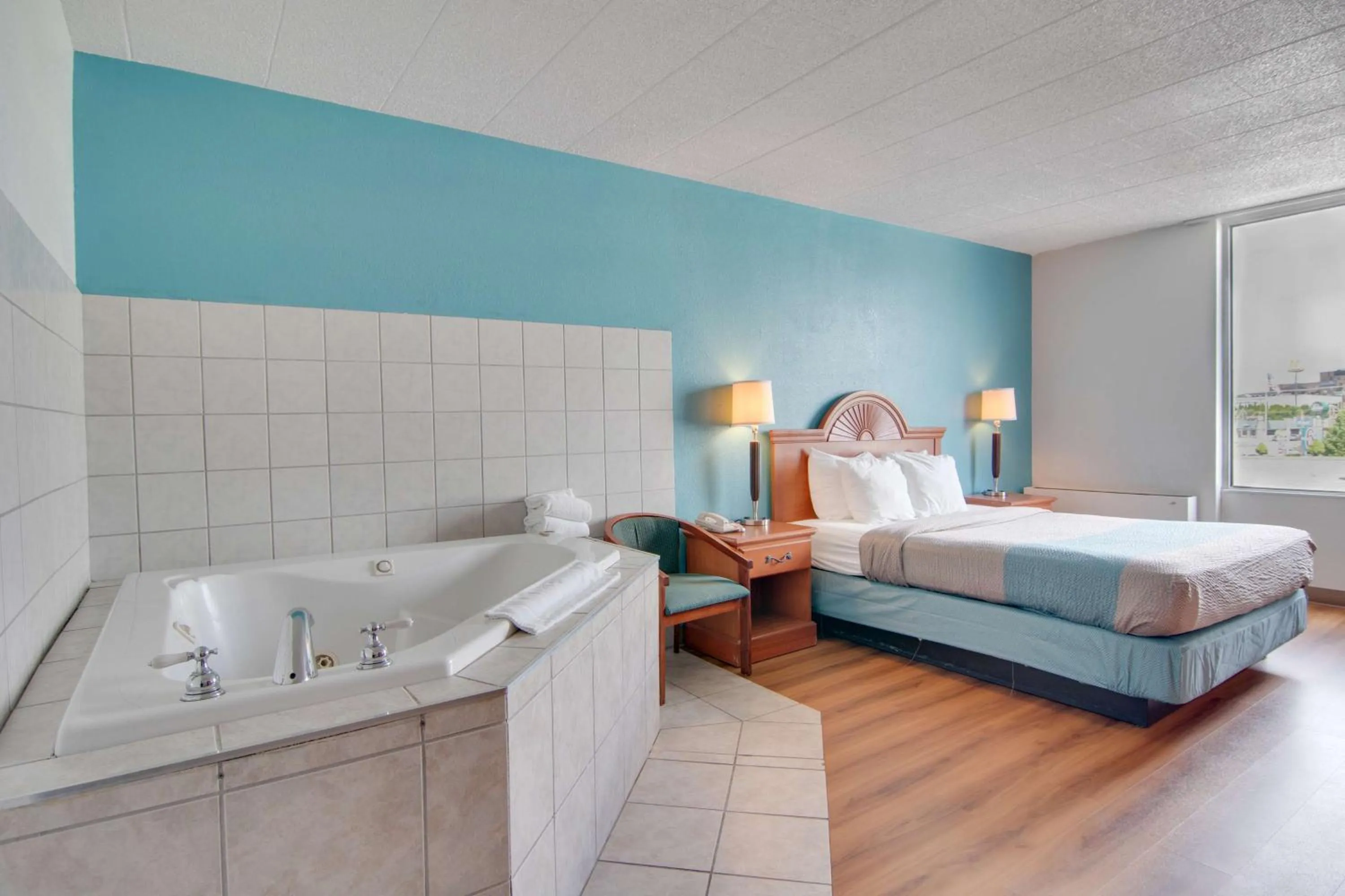 Spa and wellness centre/facilities, Bed in Motel 6-Clarion, PA