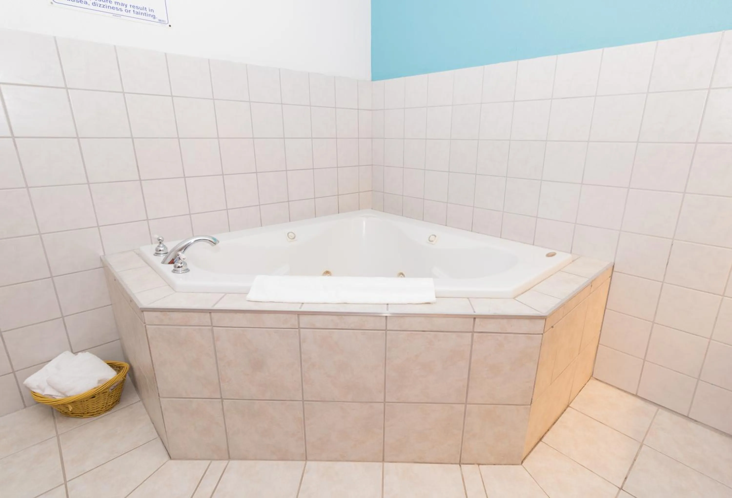 Hot Tub in Motel 6-Clarion, PA