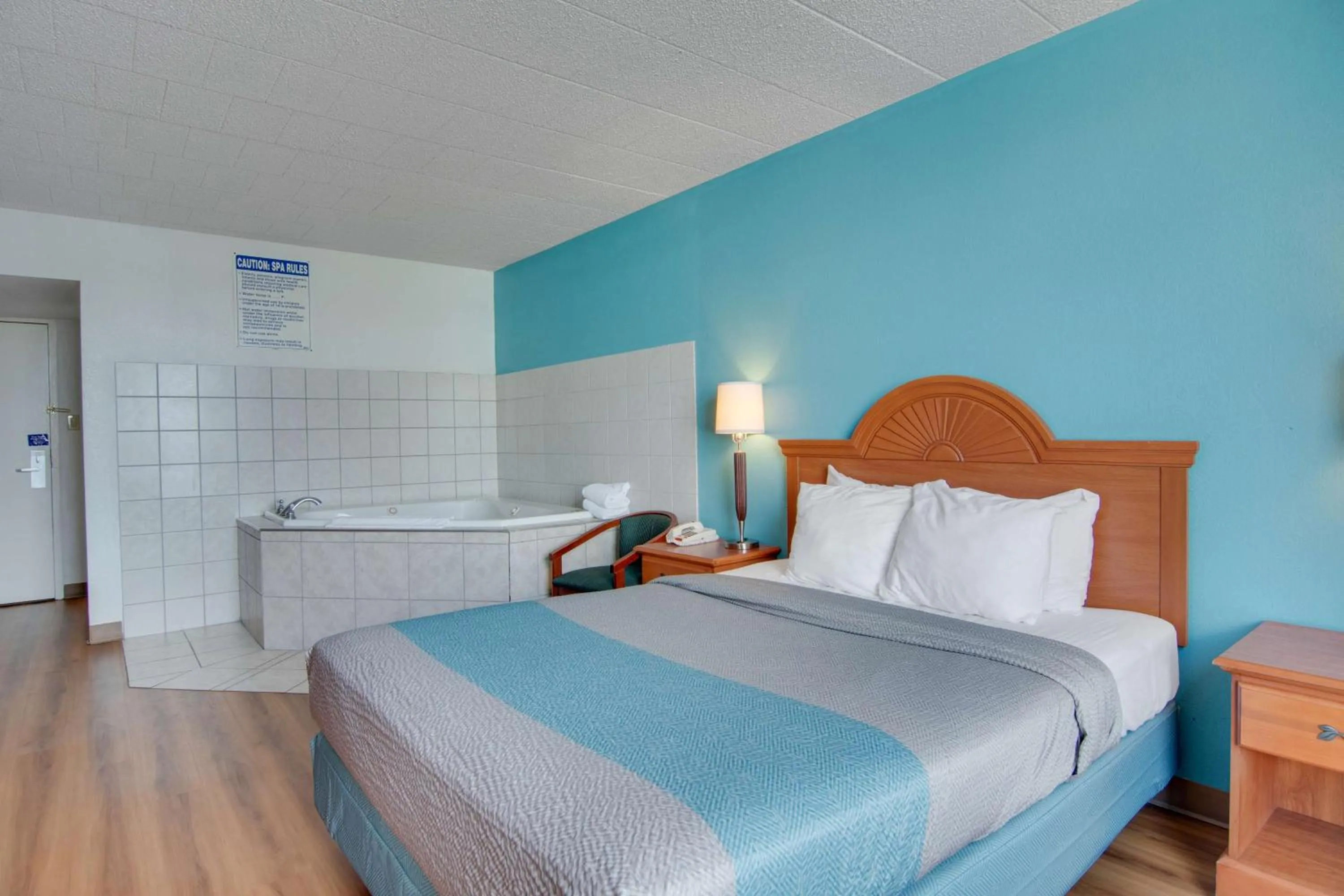 Spa and wellness centre/facilities, Bed in Motel 6-Clarion, PA