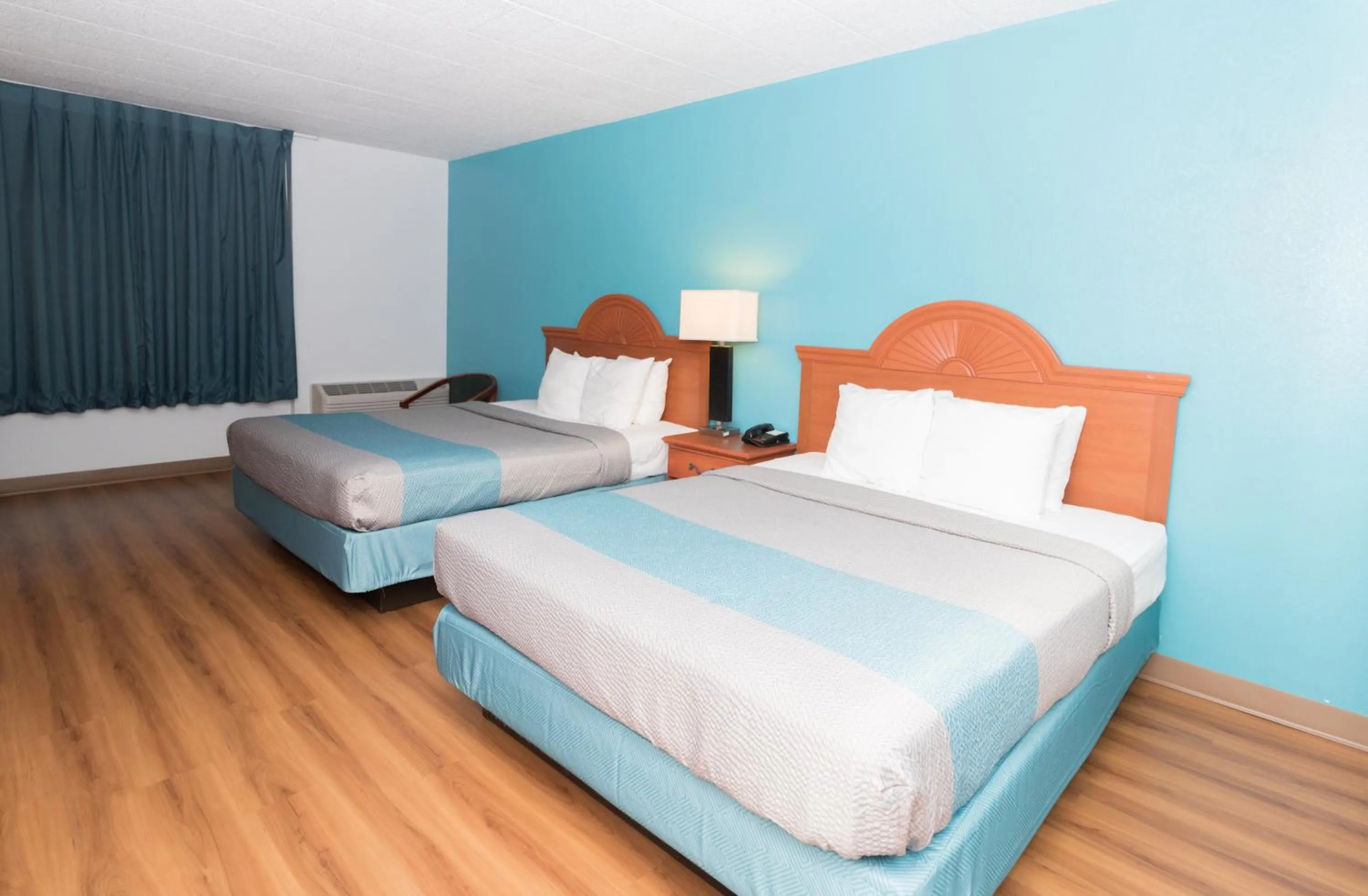 Photo of the whole room, Bed in Motel 6-Clarion, PA