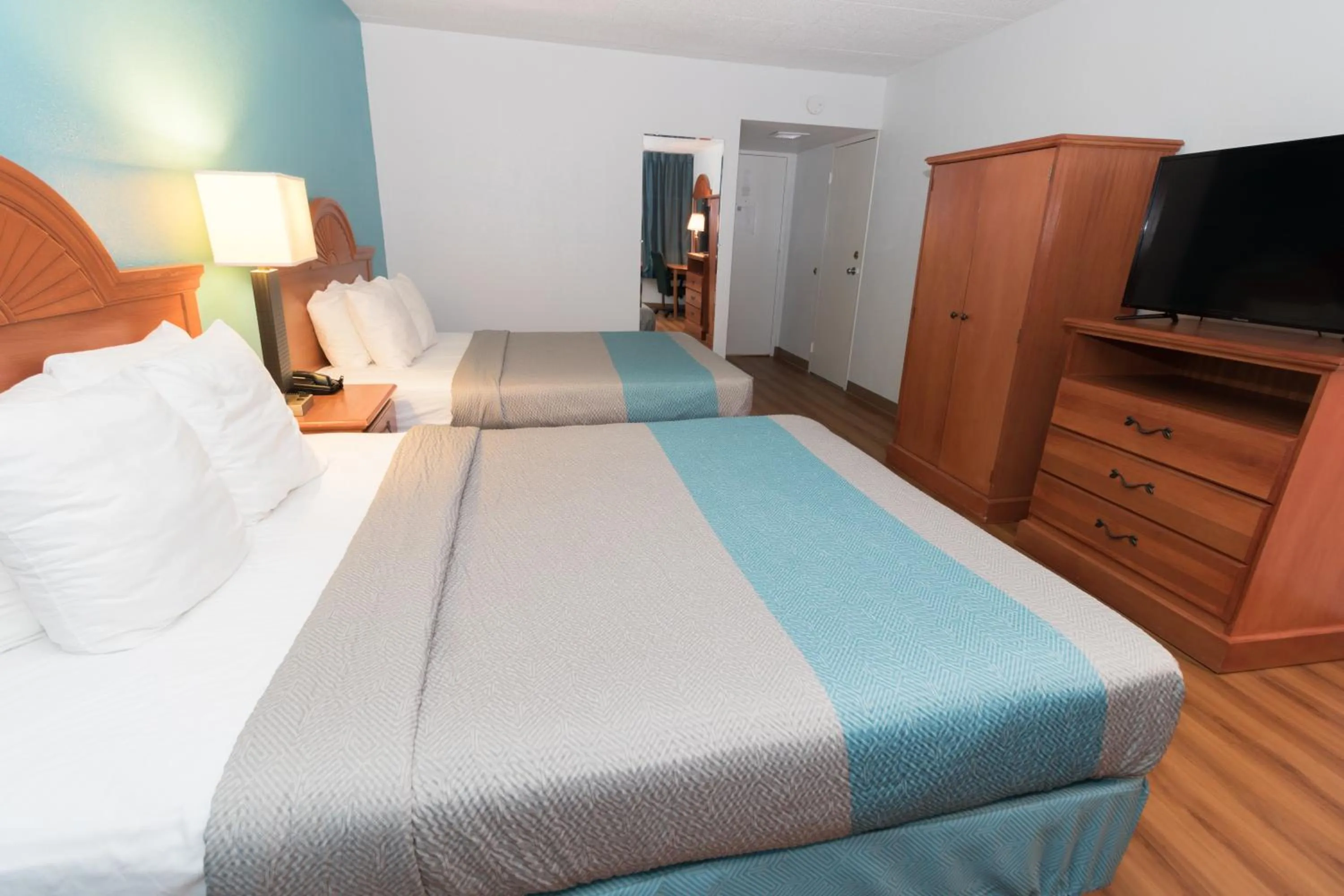 Photo of the whole room, Bed in Motel 6-Clarion, PA