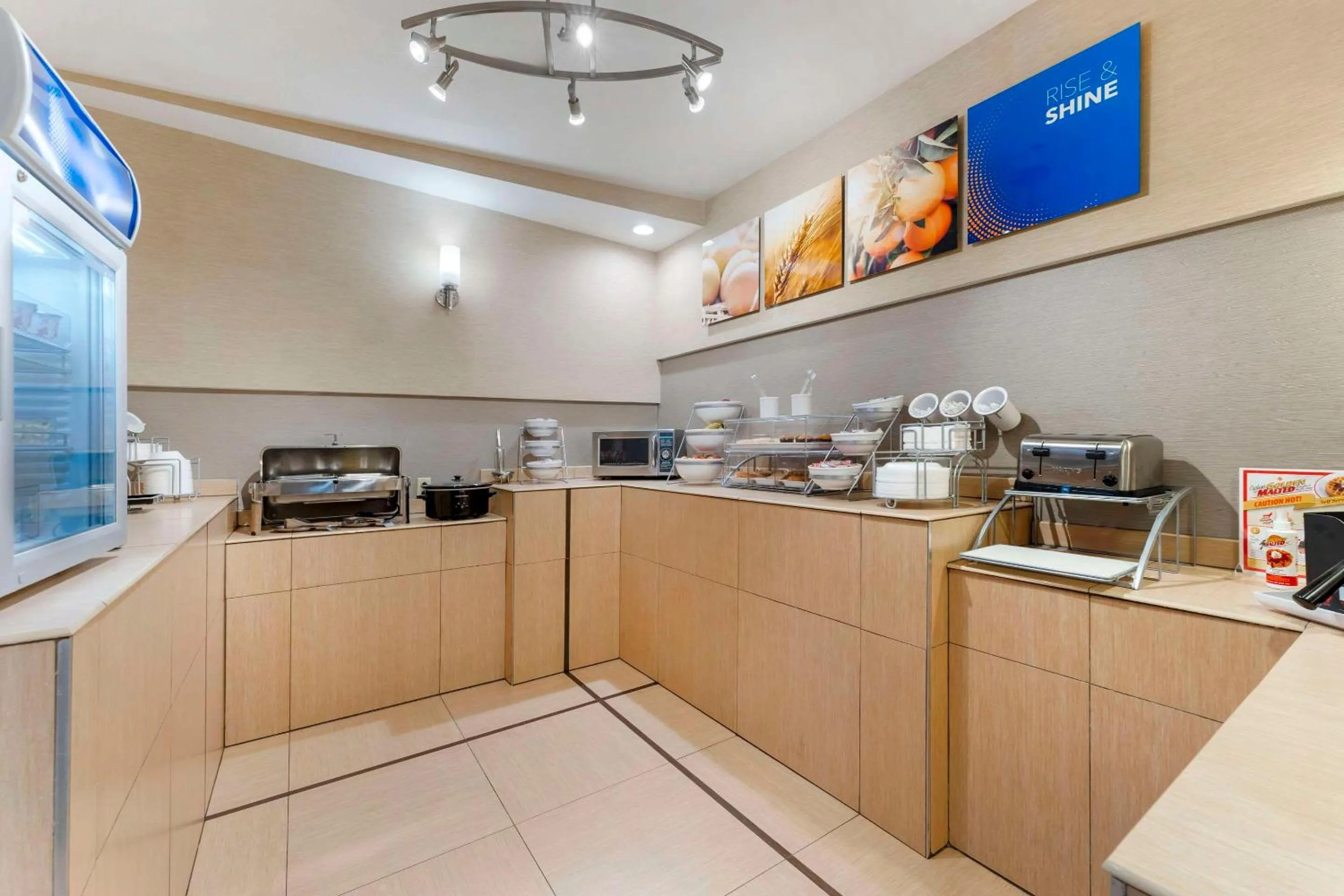 Breakfast in Comfort Suites Monaca