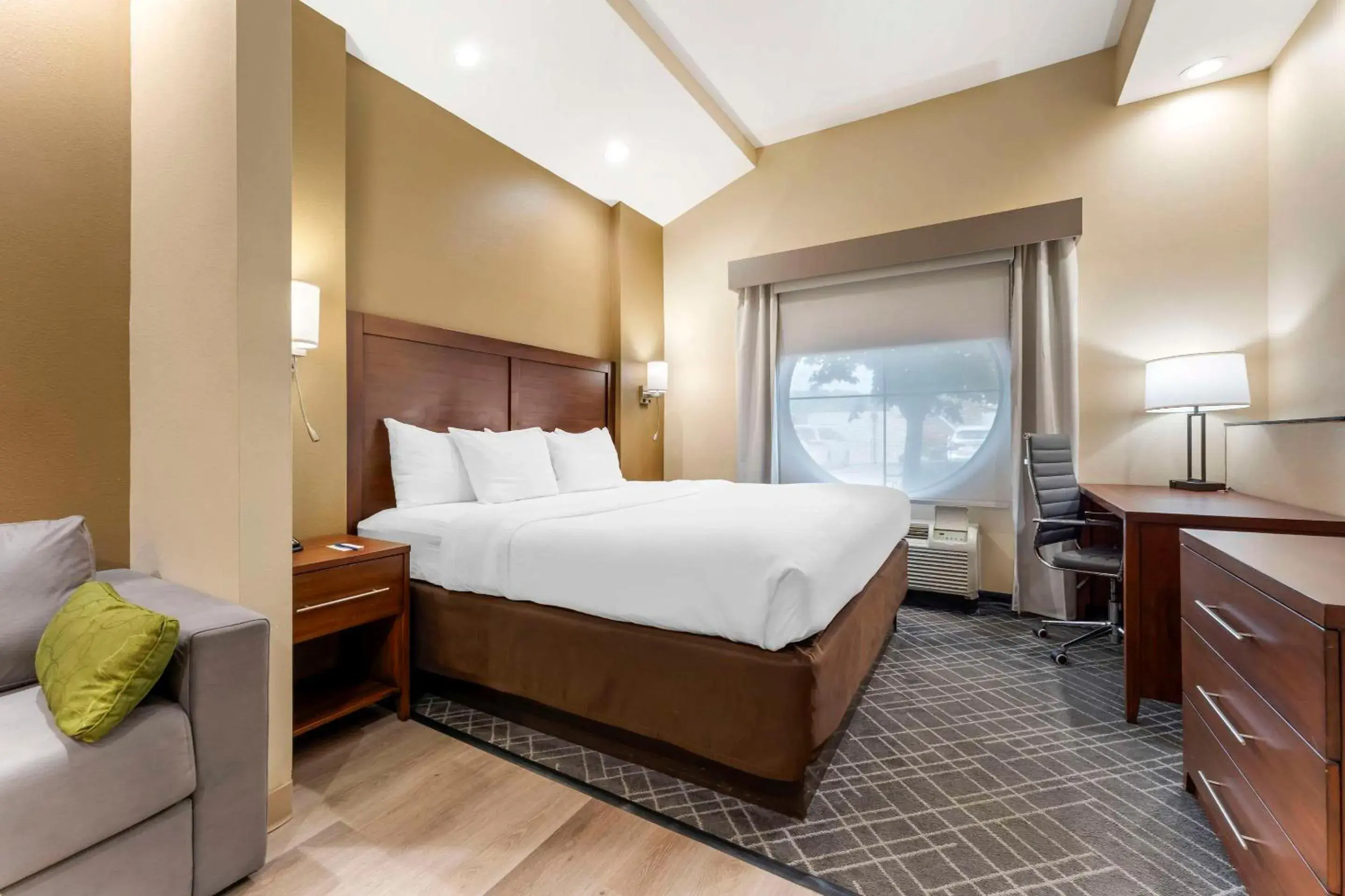 King Suite - Non-Smoking in Comfort Suites Monaca King Suite - Non-Smoking in Comfort Suites Monaca