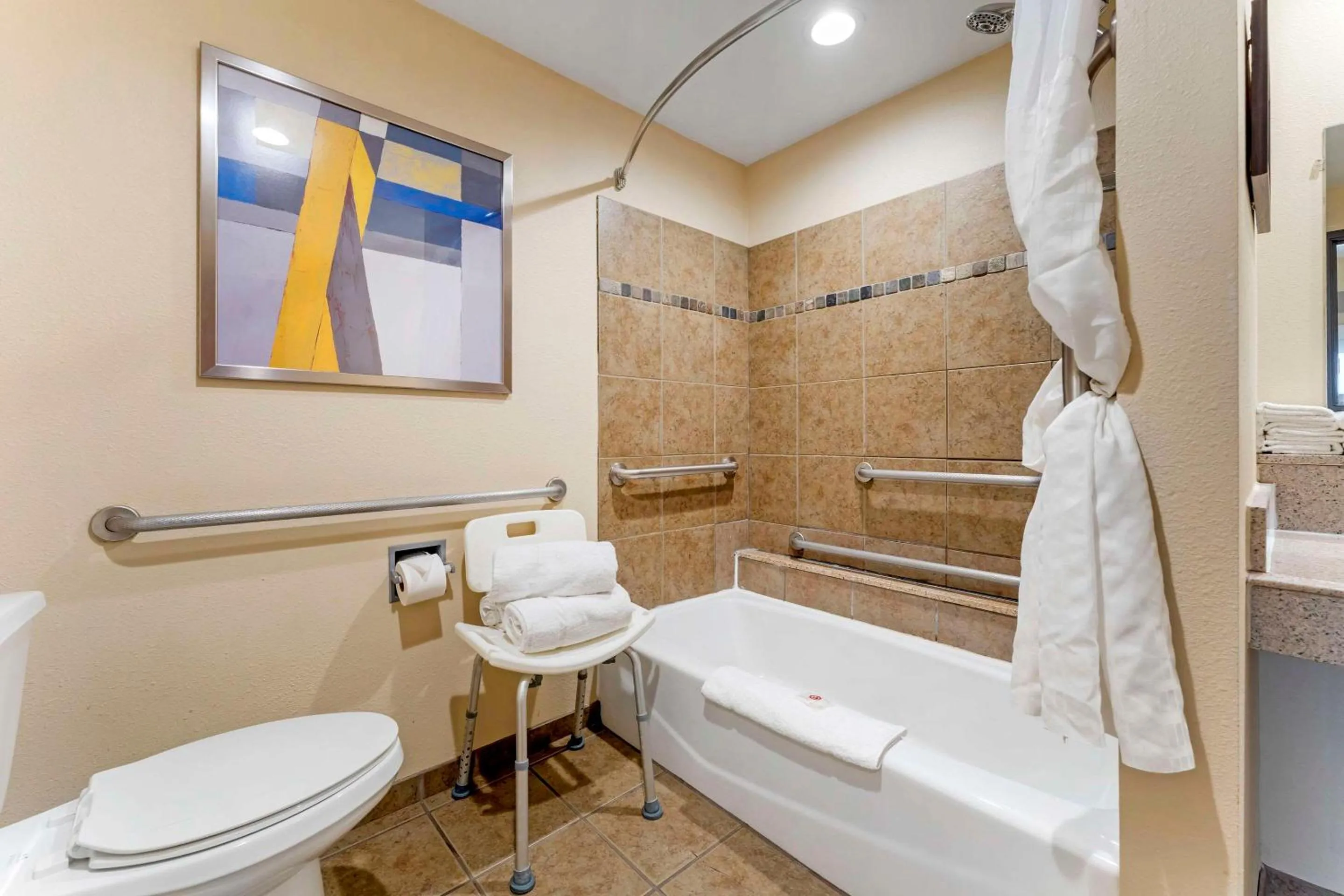 Bedroom in Comfort Suites Monaca