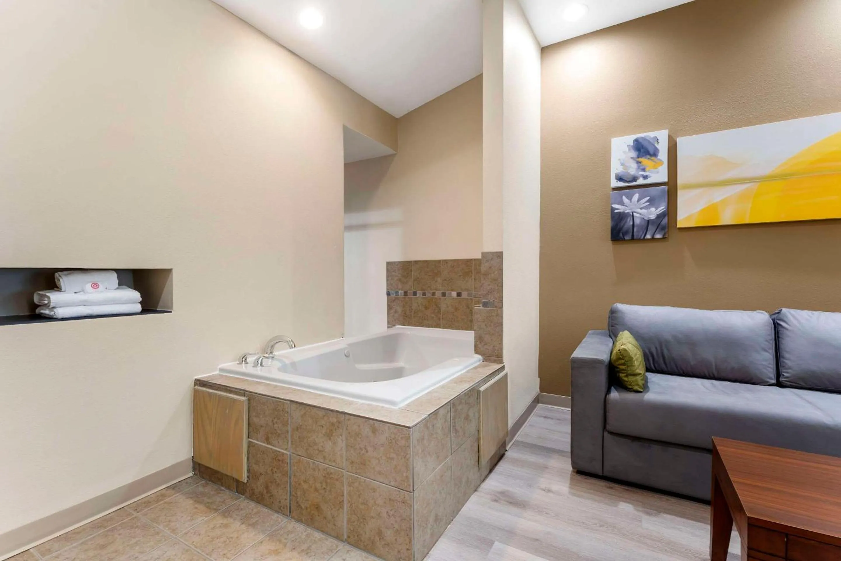 Bathroom in Comfort Suites Monaca