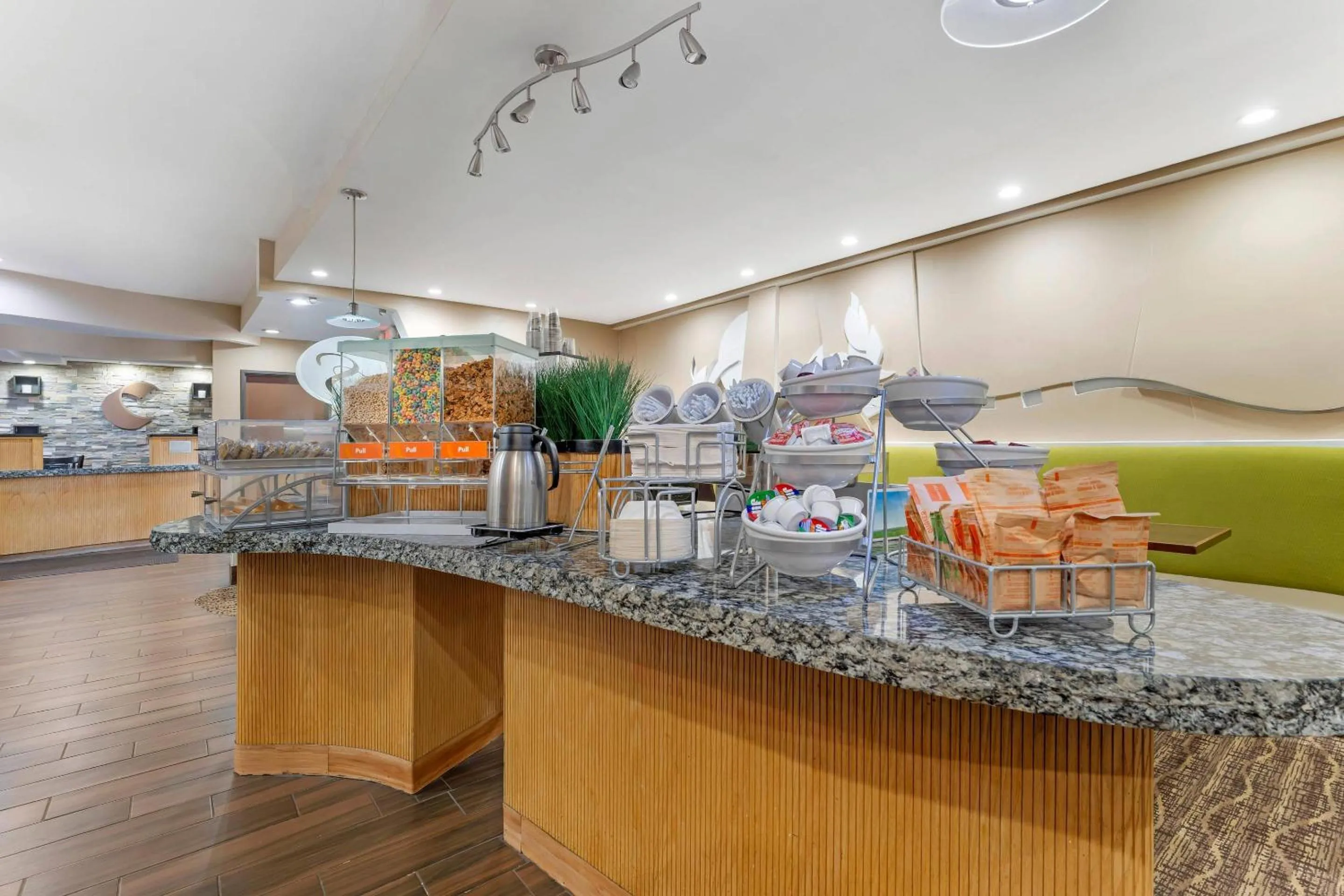 Breakfast in Comfort Suites Monroeville - Pittsburgh East