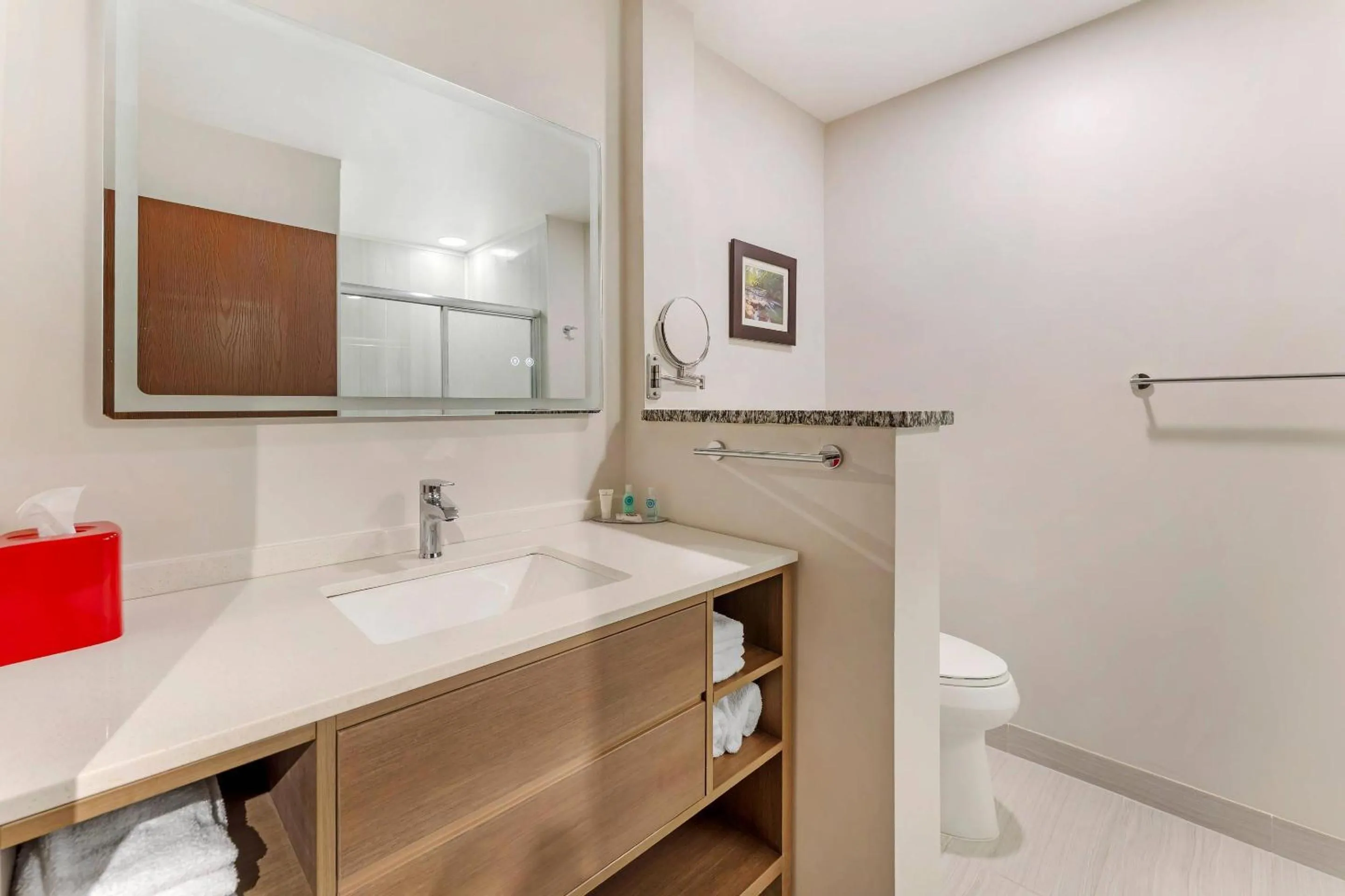 Bedroom in Comfort Suites Monroeville - Pittsburgh East