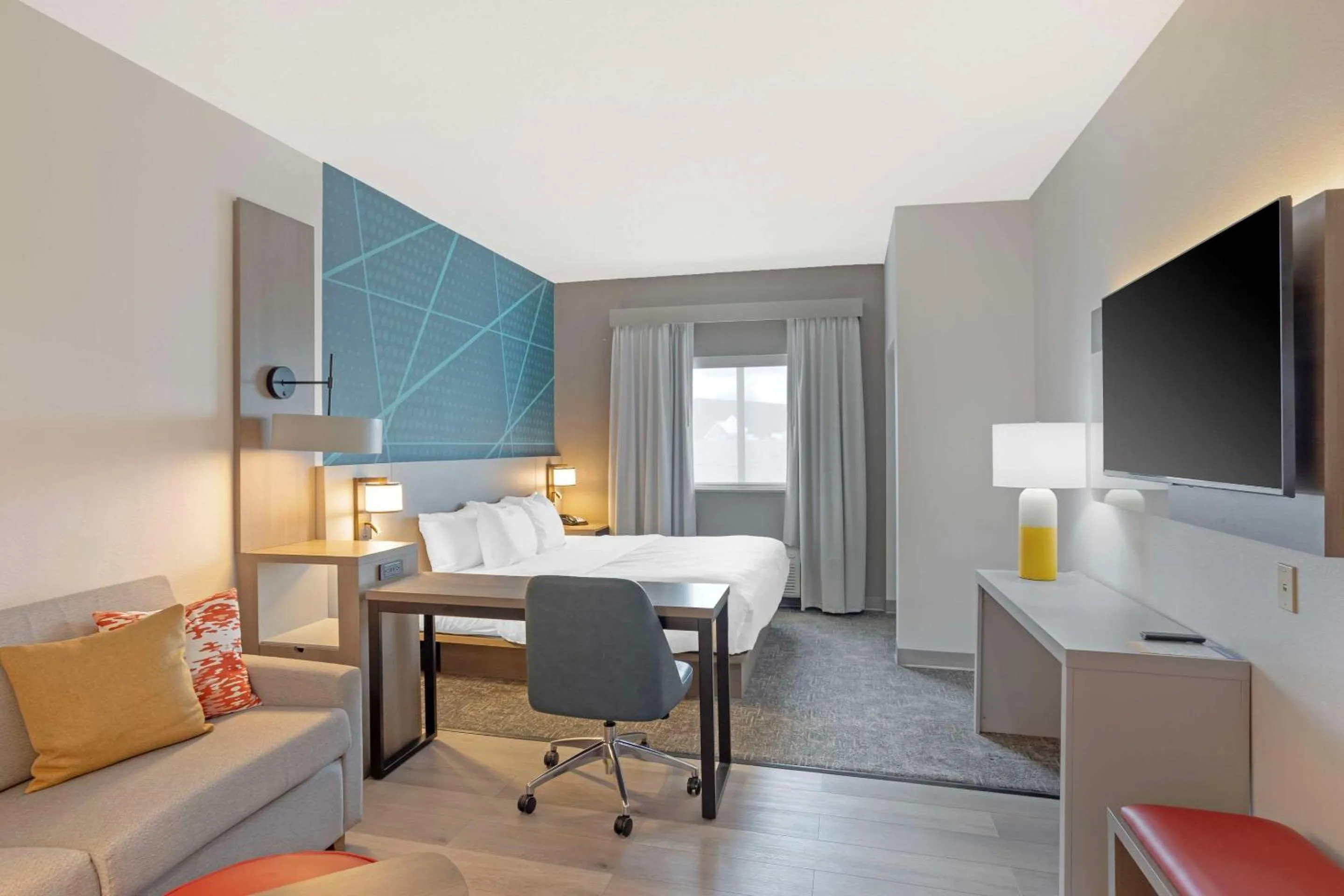 Bedroom in Comfort Suites Bloomsburg