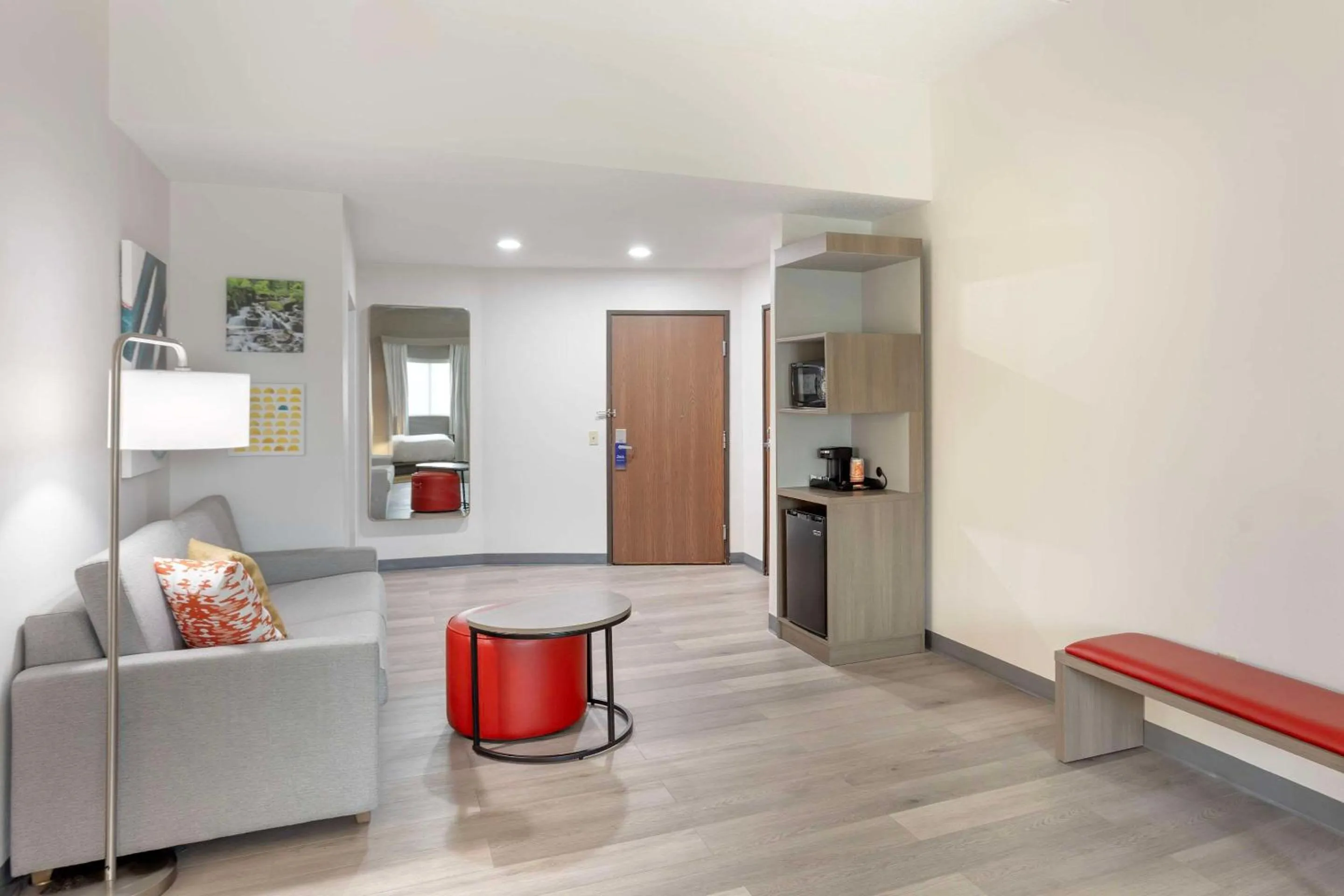 Seating area in Comfort Suites Bloomsburg