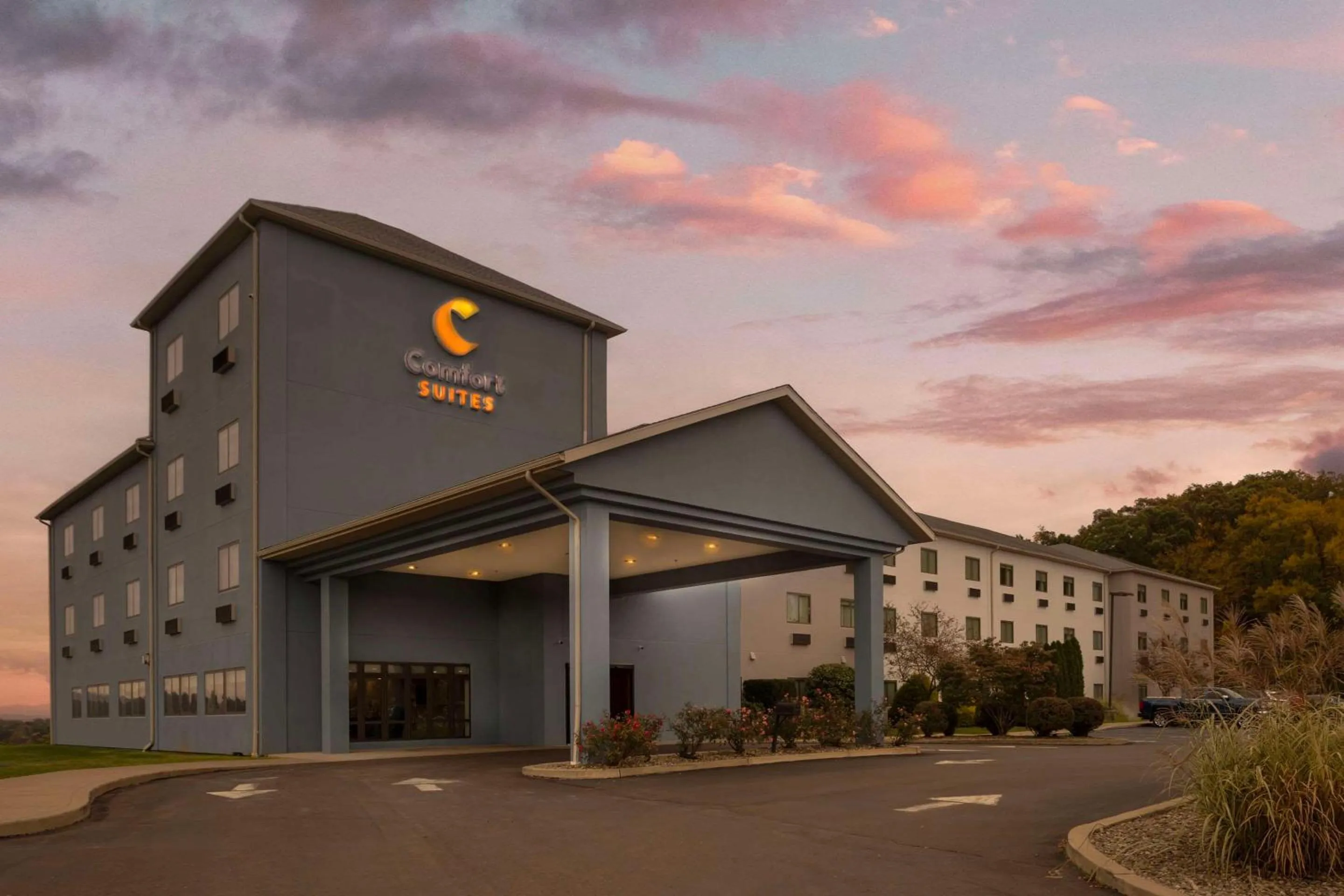 Property building in Comfort Suites Bloomsburg