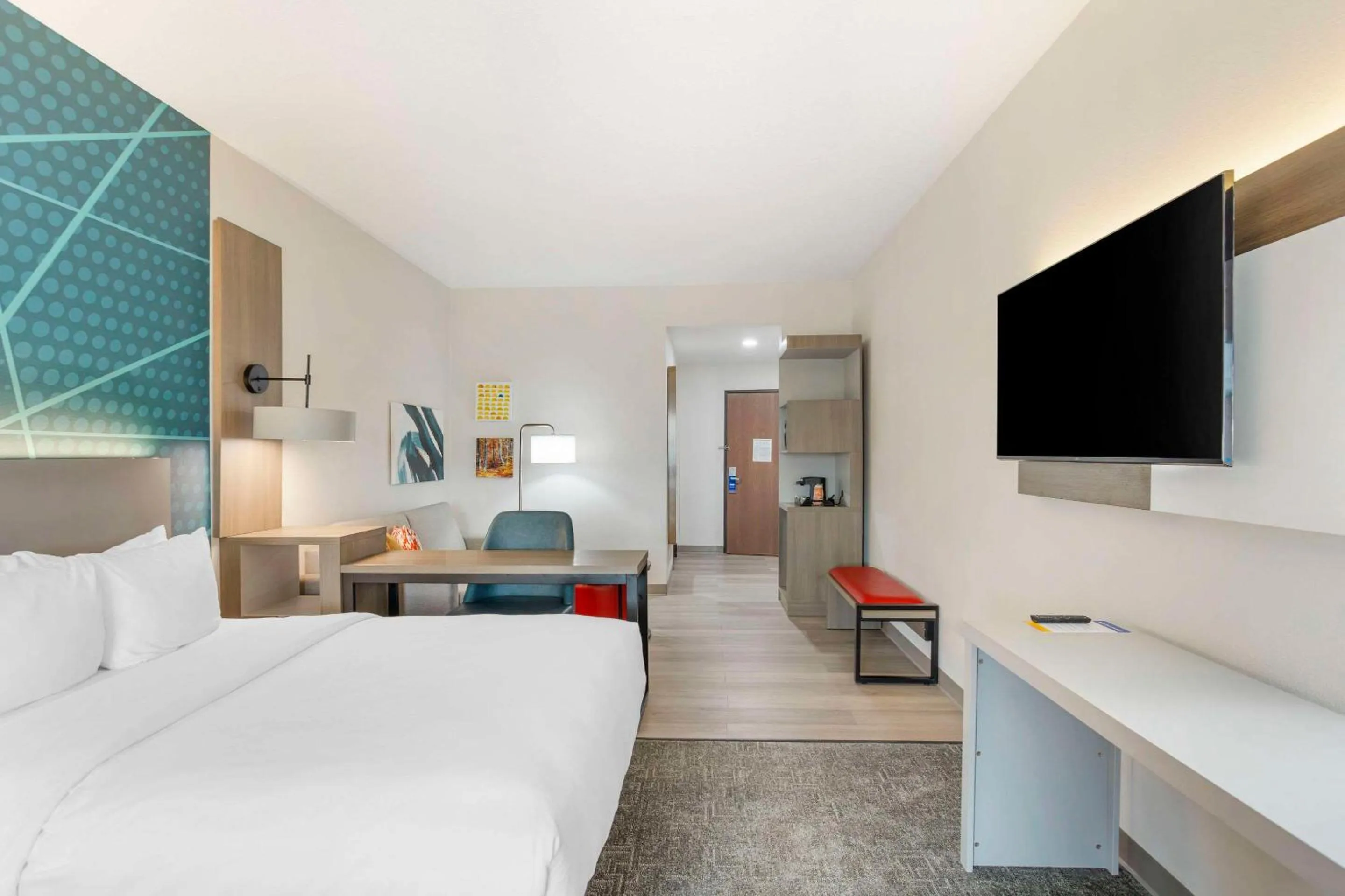 Bedroom, Bed in Comfort Suites Bloomsburg