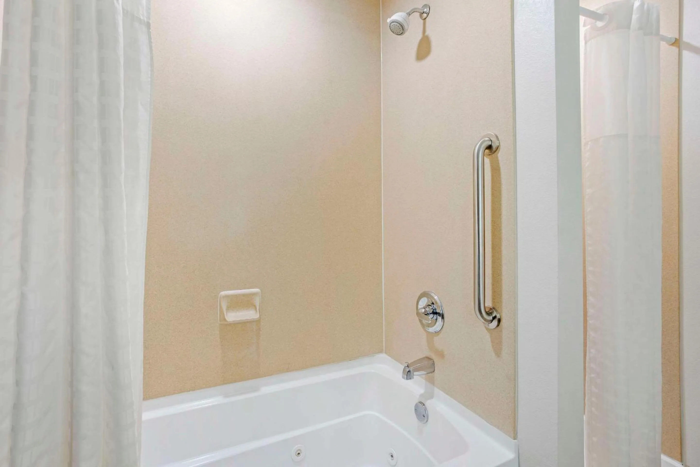 Bedroom in Comfort Suites Bloomsburg