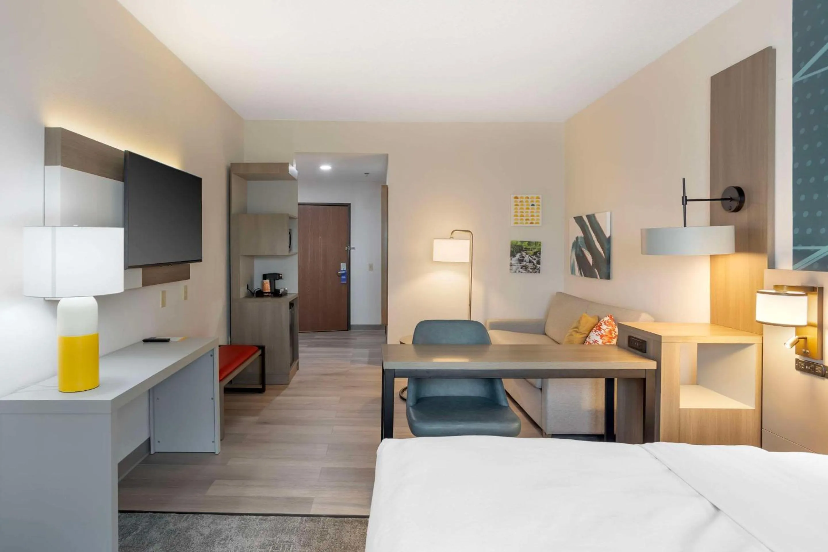 Bedroom, Bed in Comfort Suites Bloomsburg