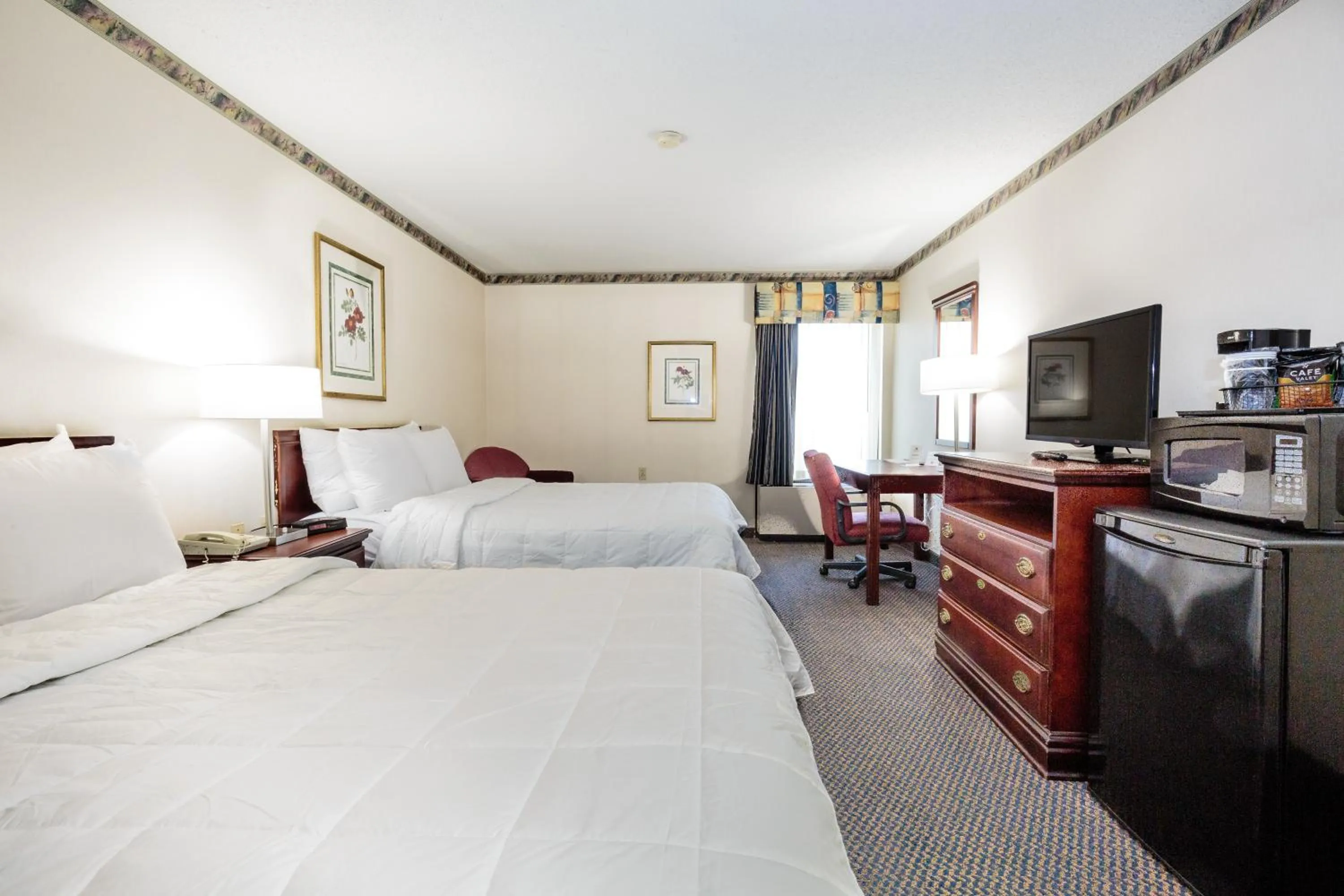 Photo of the whole room, Bed in The View Inn & Suites Bethlehem / Allentown / Lehigh Airport