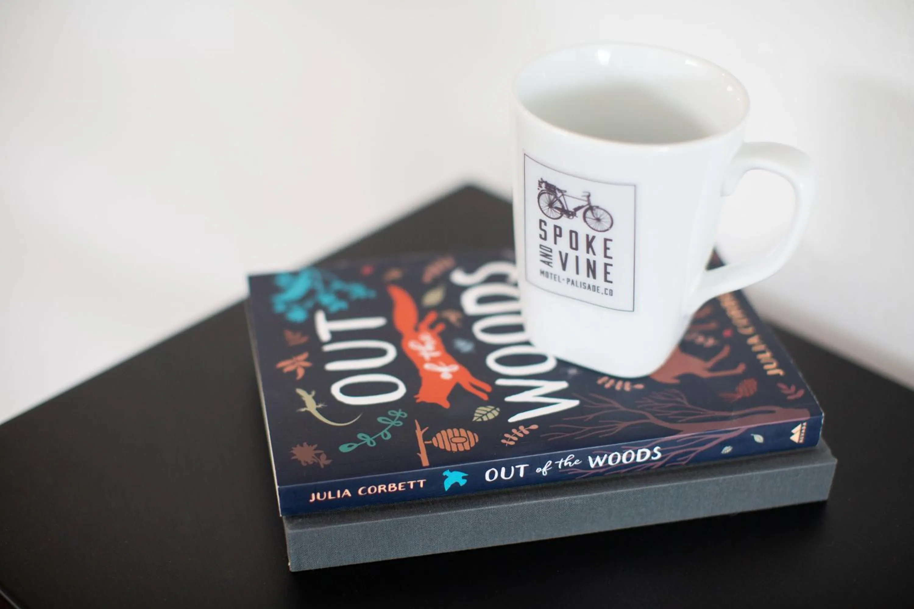 Logo/Certificate/Sign in Spoke and Vine Motel