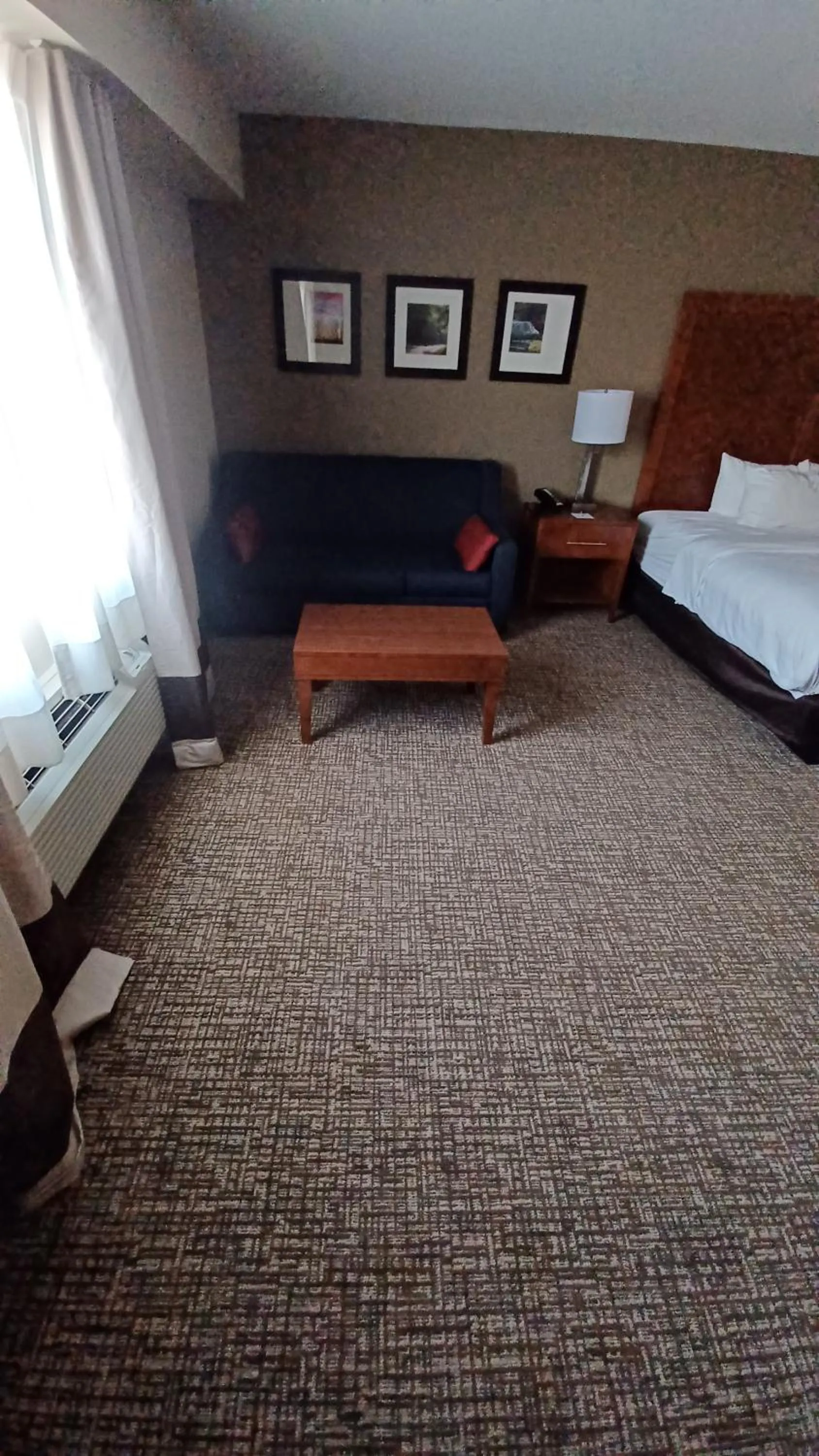 Seating area, Bed in Wingate by Wyndham Pittsburgh New Stanton