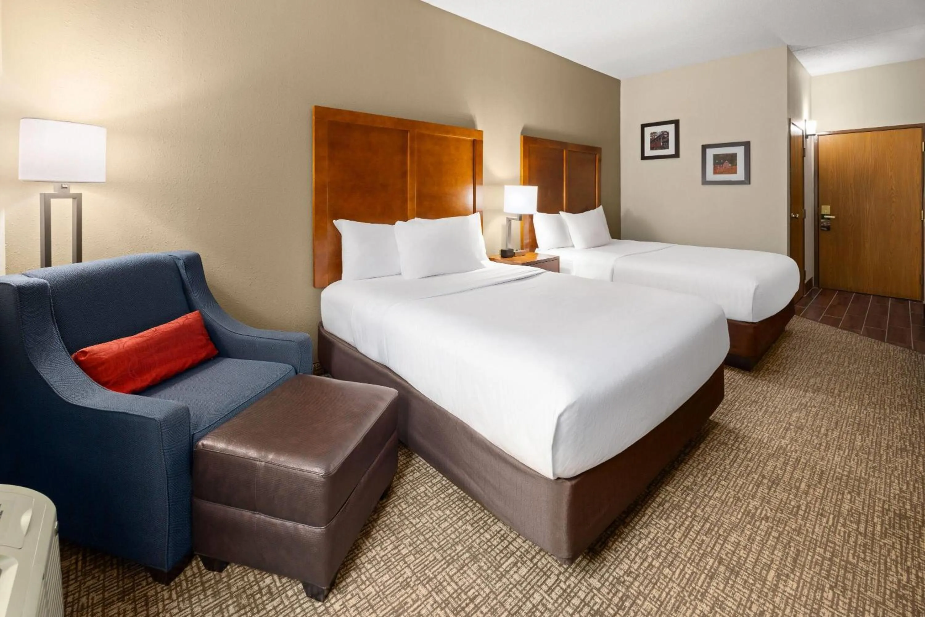 Photo of the whole room, Bed in Wingate by Wyndham Pittsburgh New Stanton