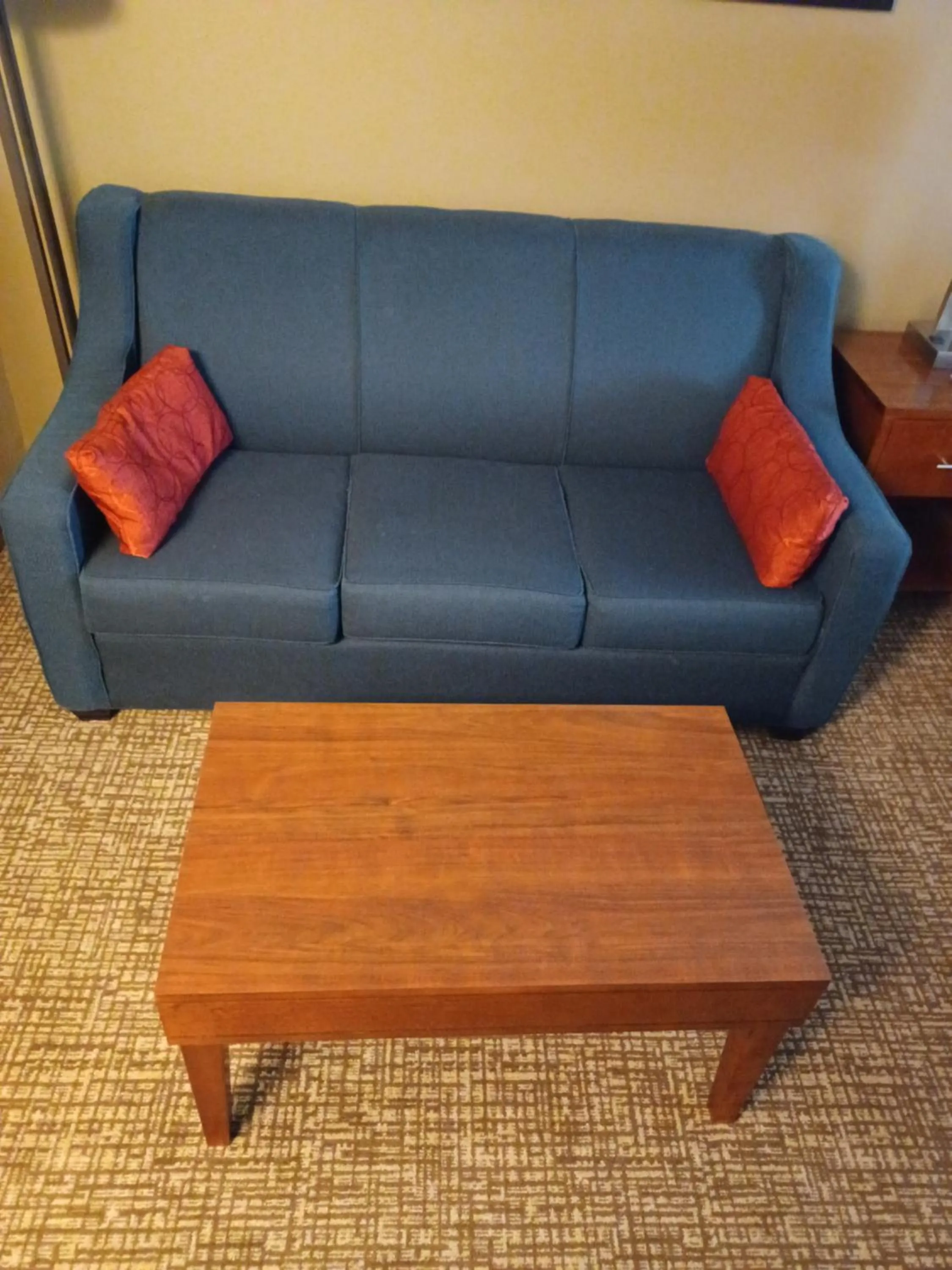 Seating area in Wingate by Wyndham Pittsburgh New Stanton