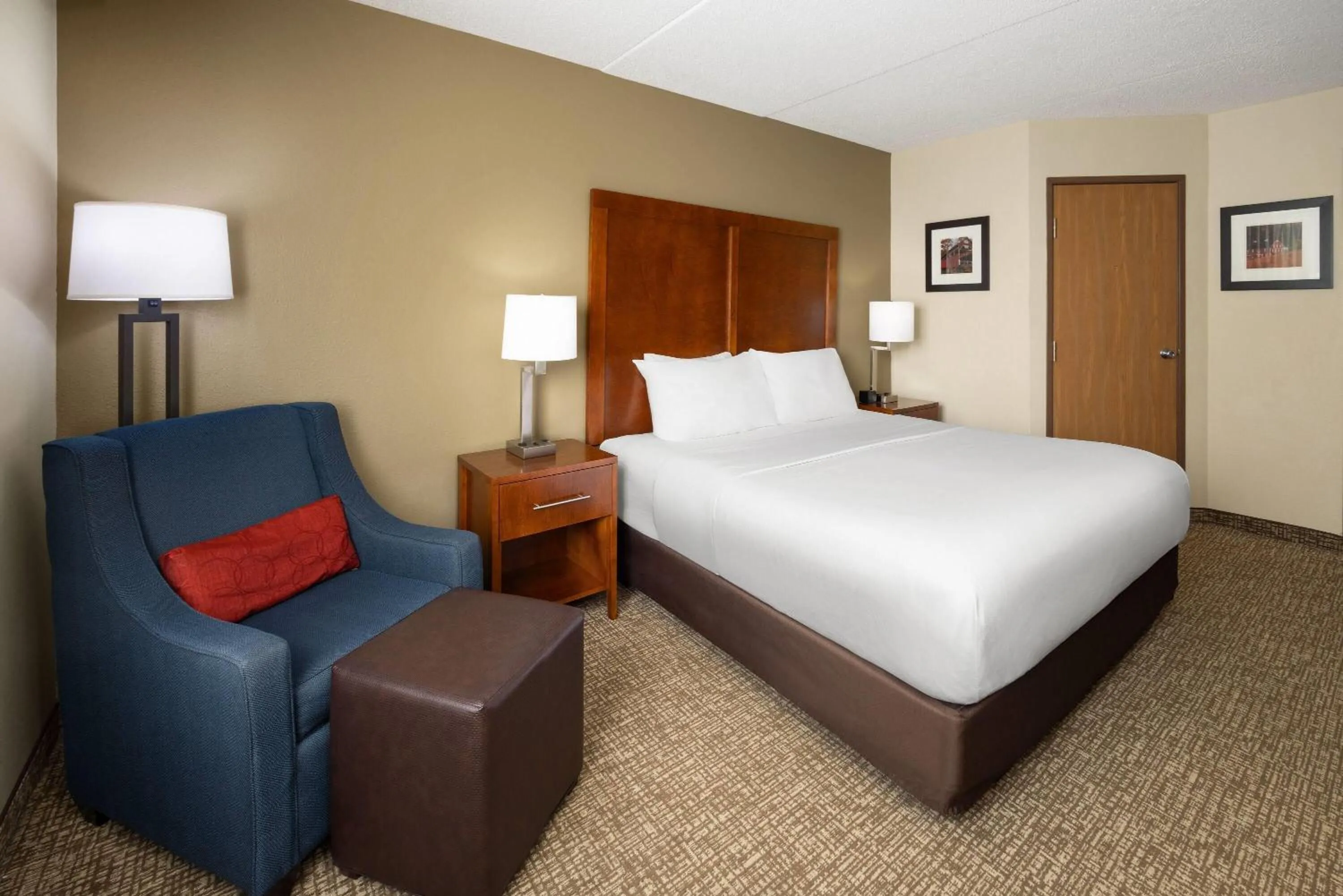 Photo of the whole room, Bed in Wingate by Wyndham Pittsburgh New Stanton