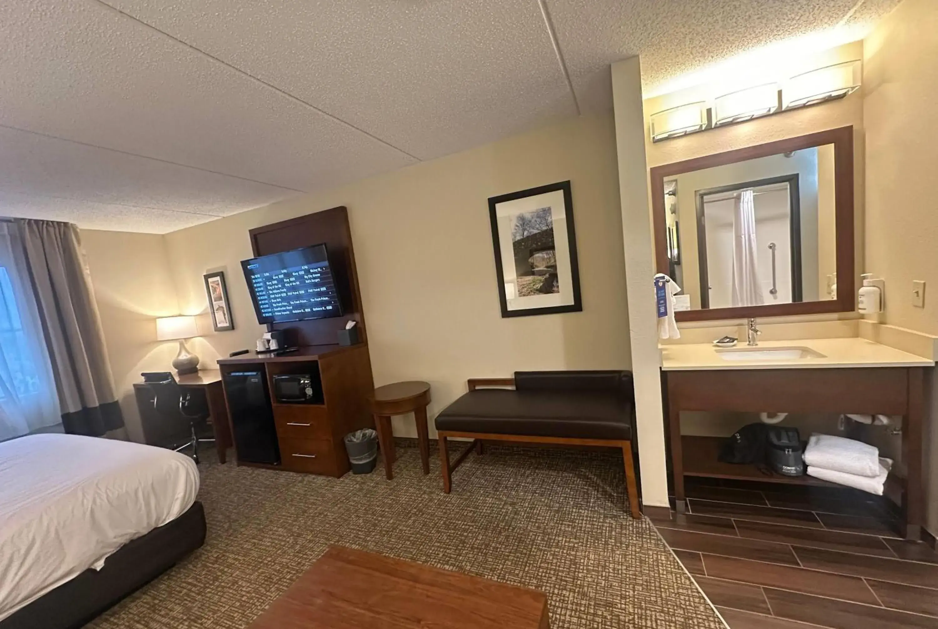 King Suite - Non-Smoking in Wingate by Wyndham Pittsburgh West Mifflin King Suite - Non-Smoking in Wingate by Wyndham Pittsburgh West Mifflin