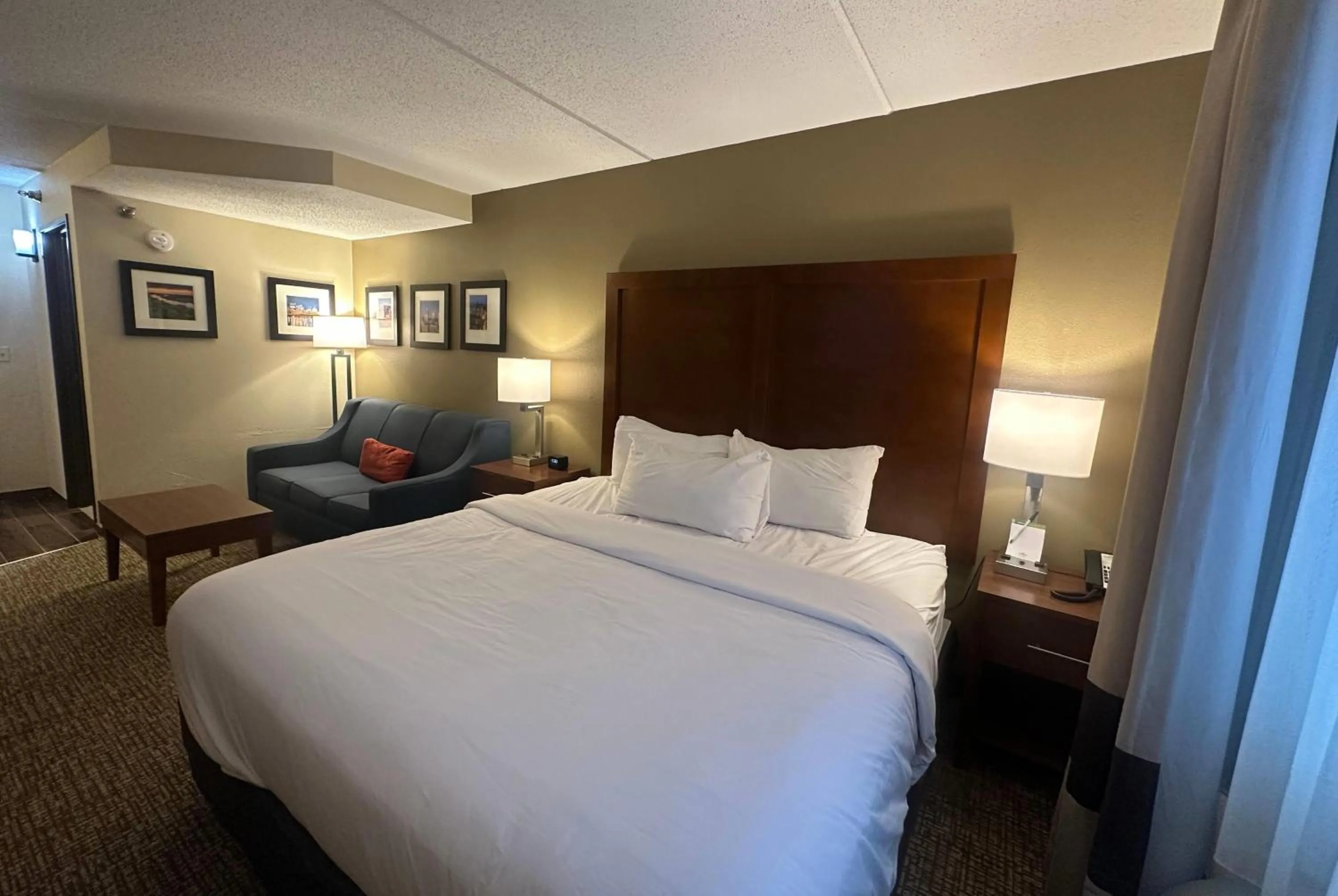 Photo of the whole room, Bed in Wingate by Wyndham Pittsburgh West Mifflin