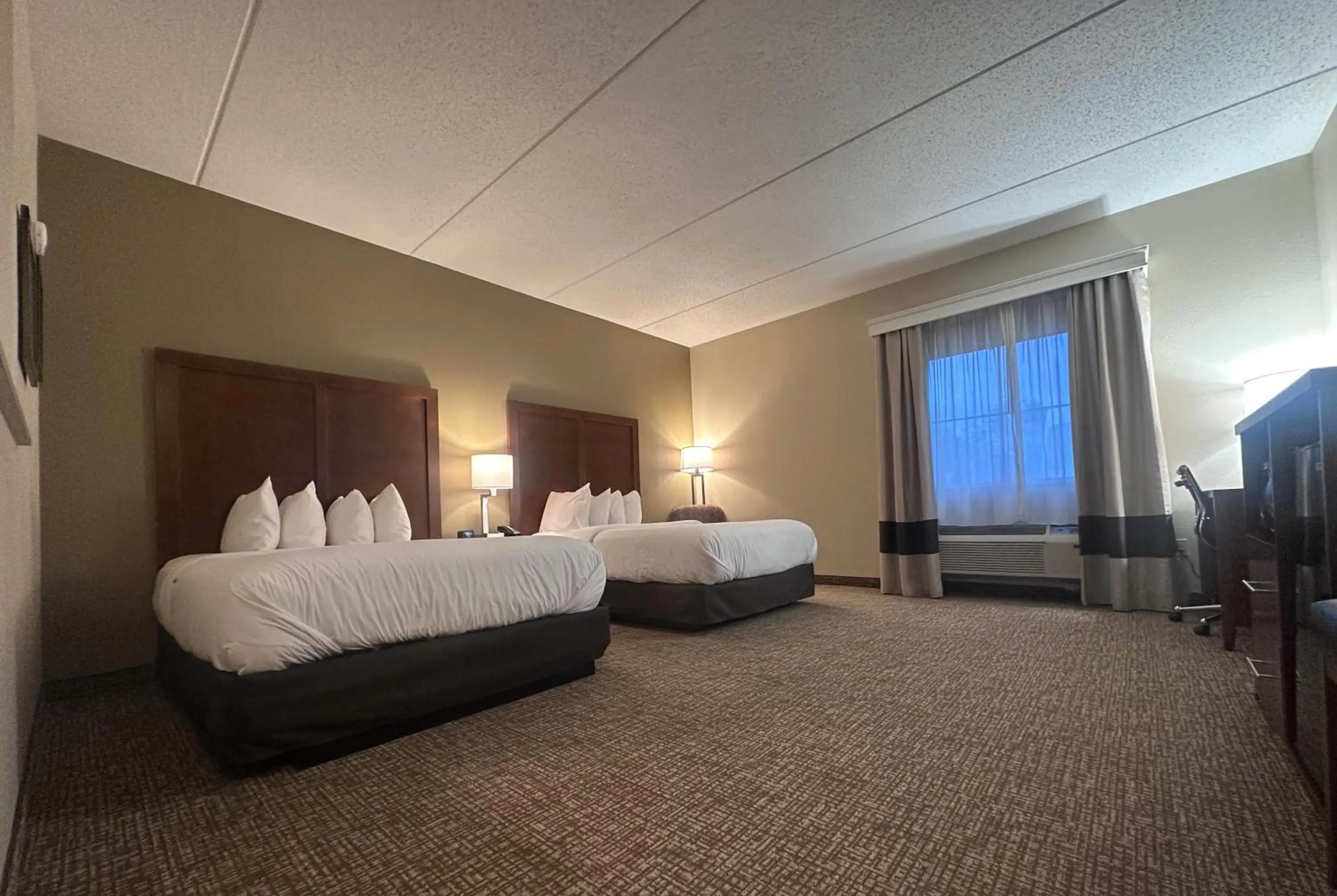 Photo of the whole room, Bed in Wingate by Wyndham Pittsburgh West Mifflin