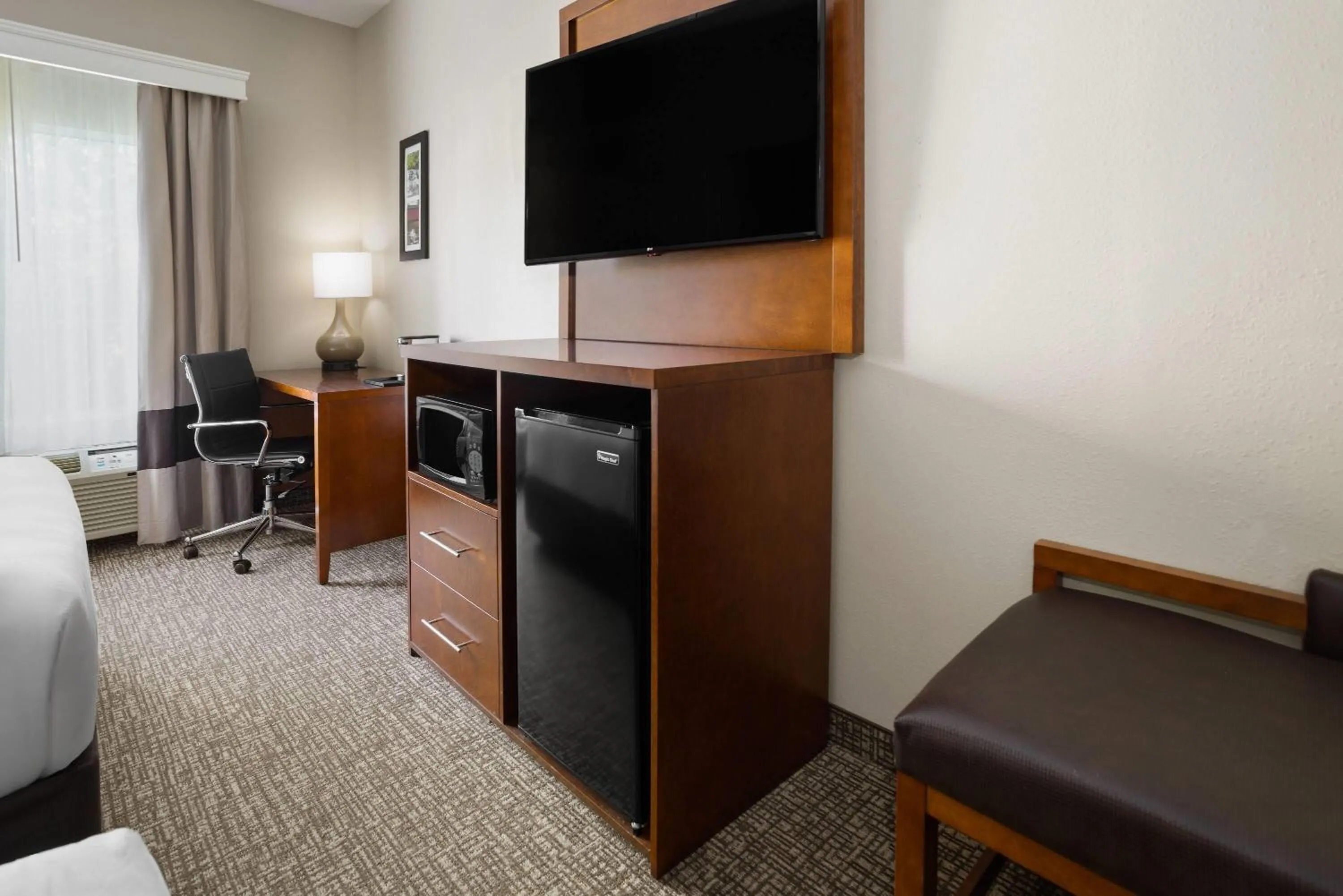 Photo of the whole room in Wingate by Wyndham Grove City