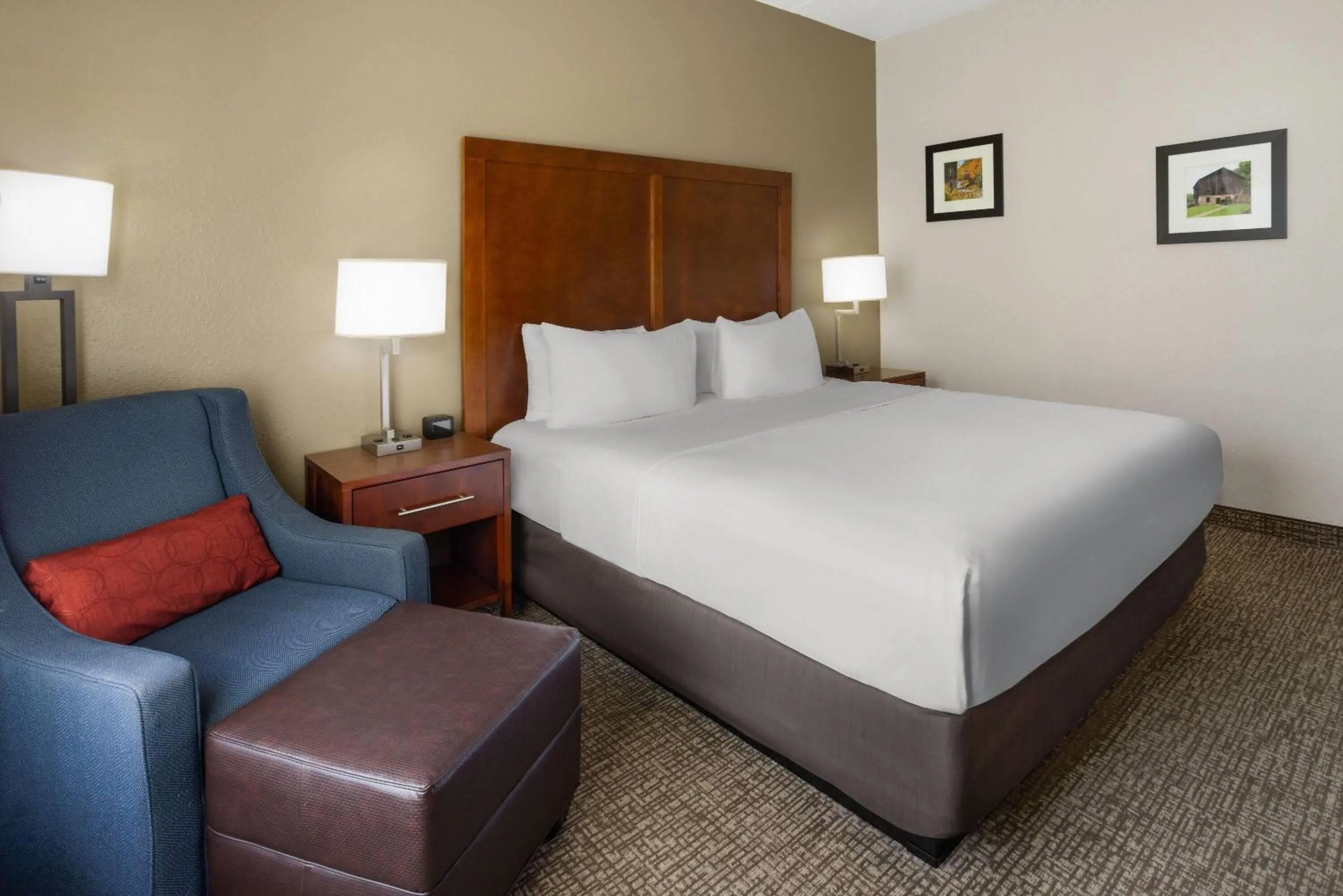 Photo of the whole room, Bed in Wingate by Wyndham Grove City