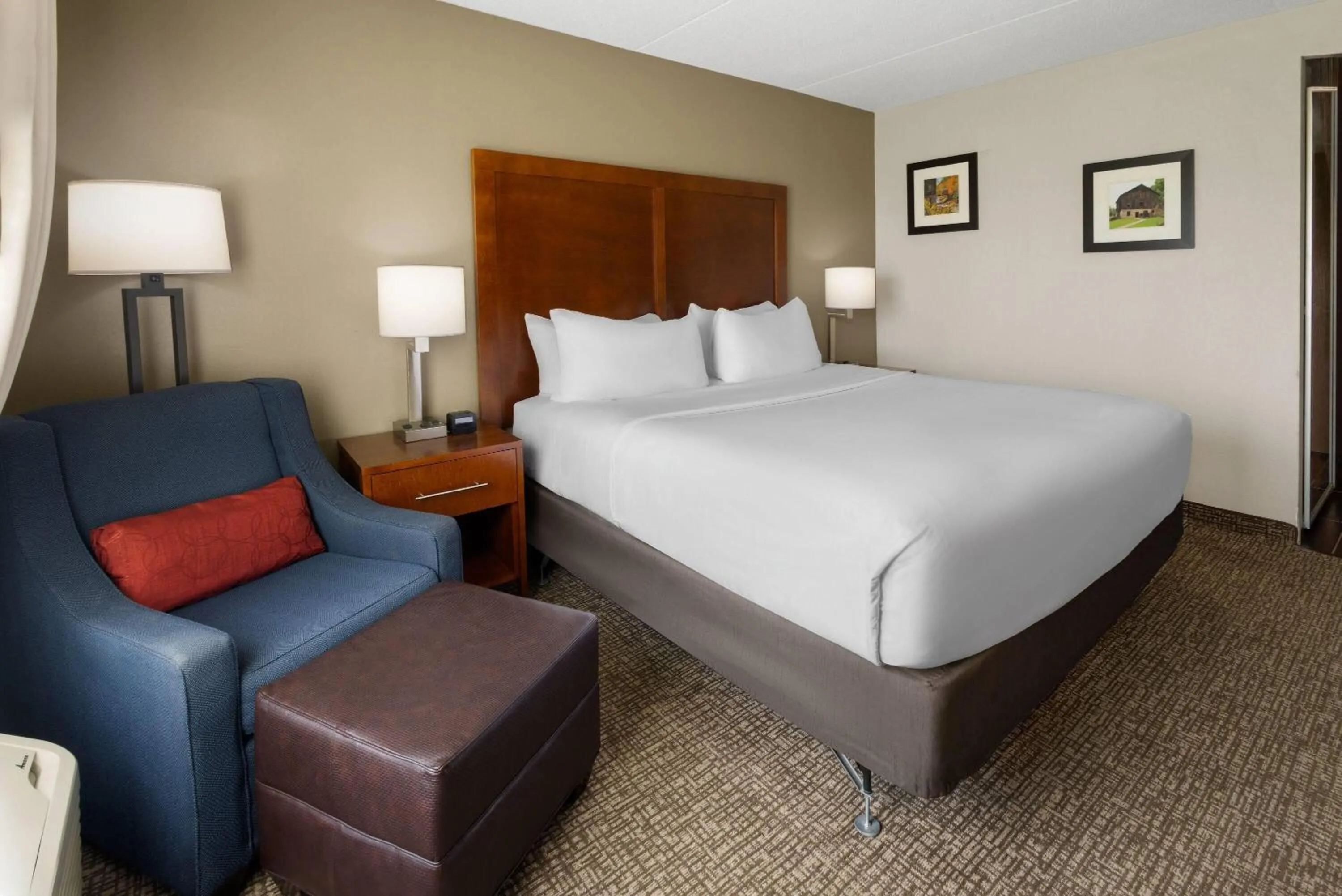 Photo of the whole room, Bed in Wingate by Wyndham Grove City