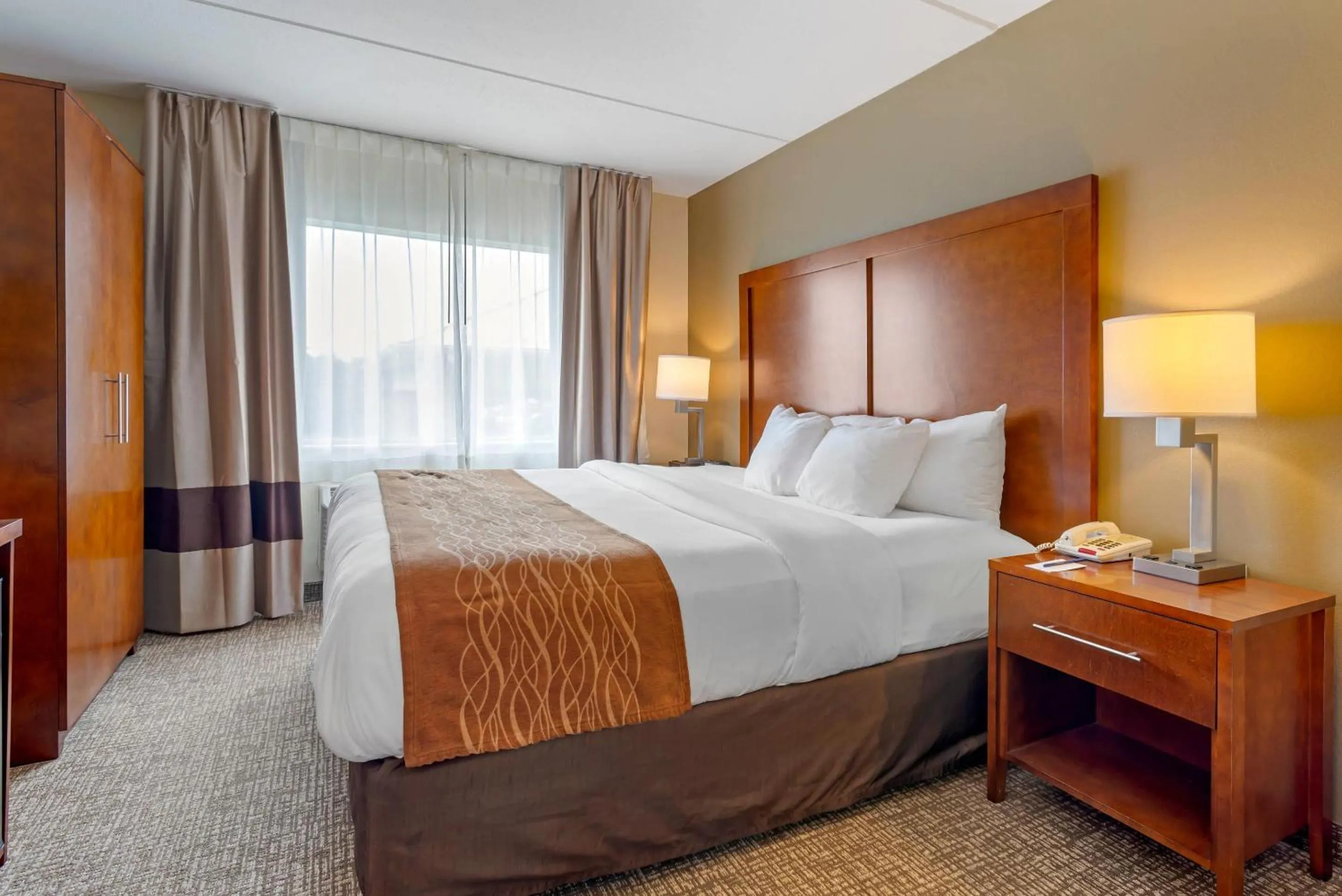 Bedroom, Bed in Comfort Inn & Suites Wilkes Barre - Arena