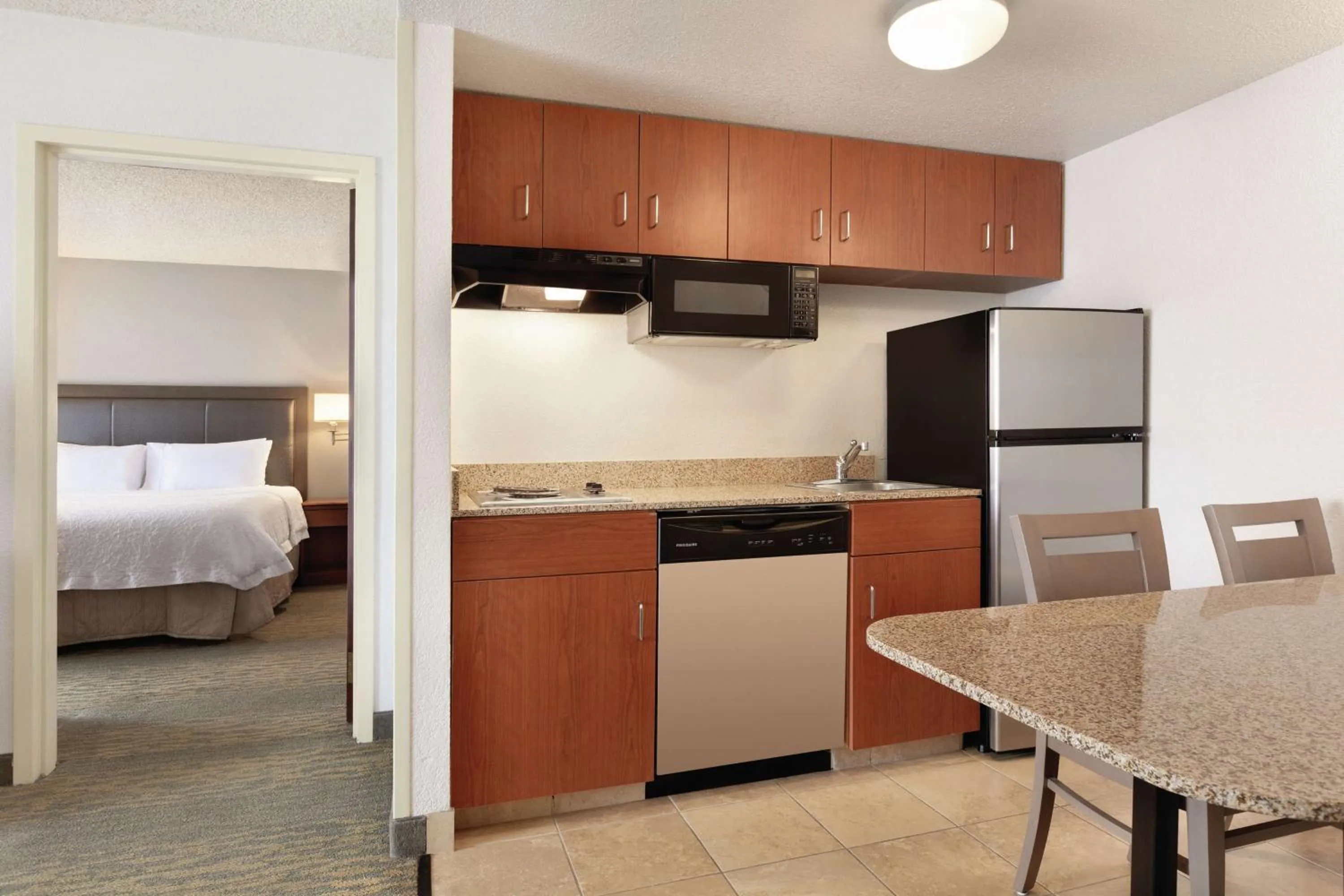 Kitchen or kitchenette, Bed in Hampton Inn & Suites Denver-Cherry Creek