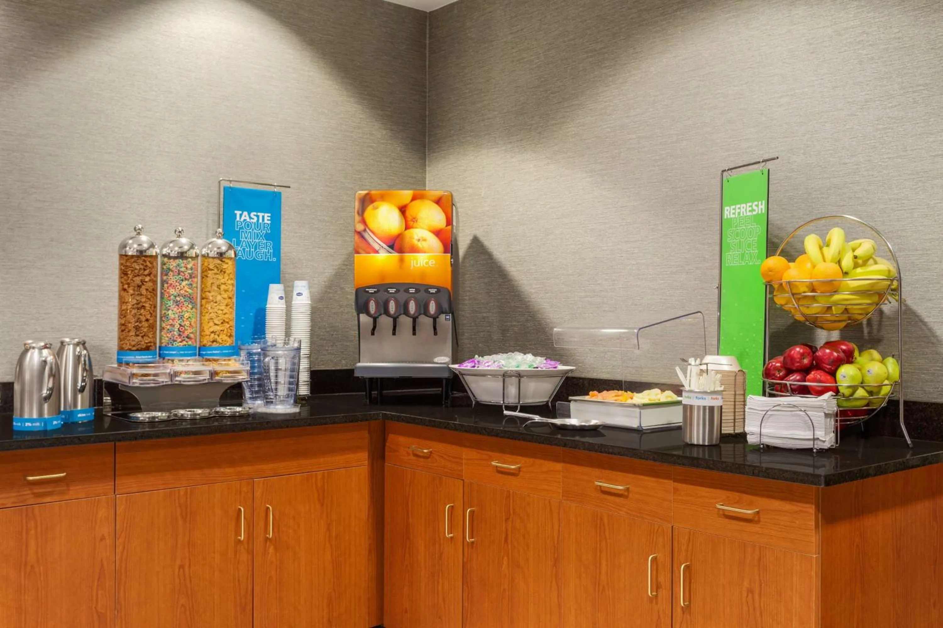 Breakfast in Hampton Inn & Suites Denver-Cherry Creek