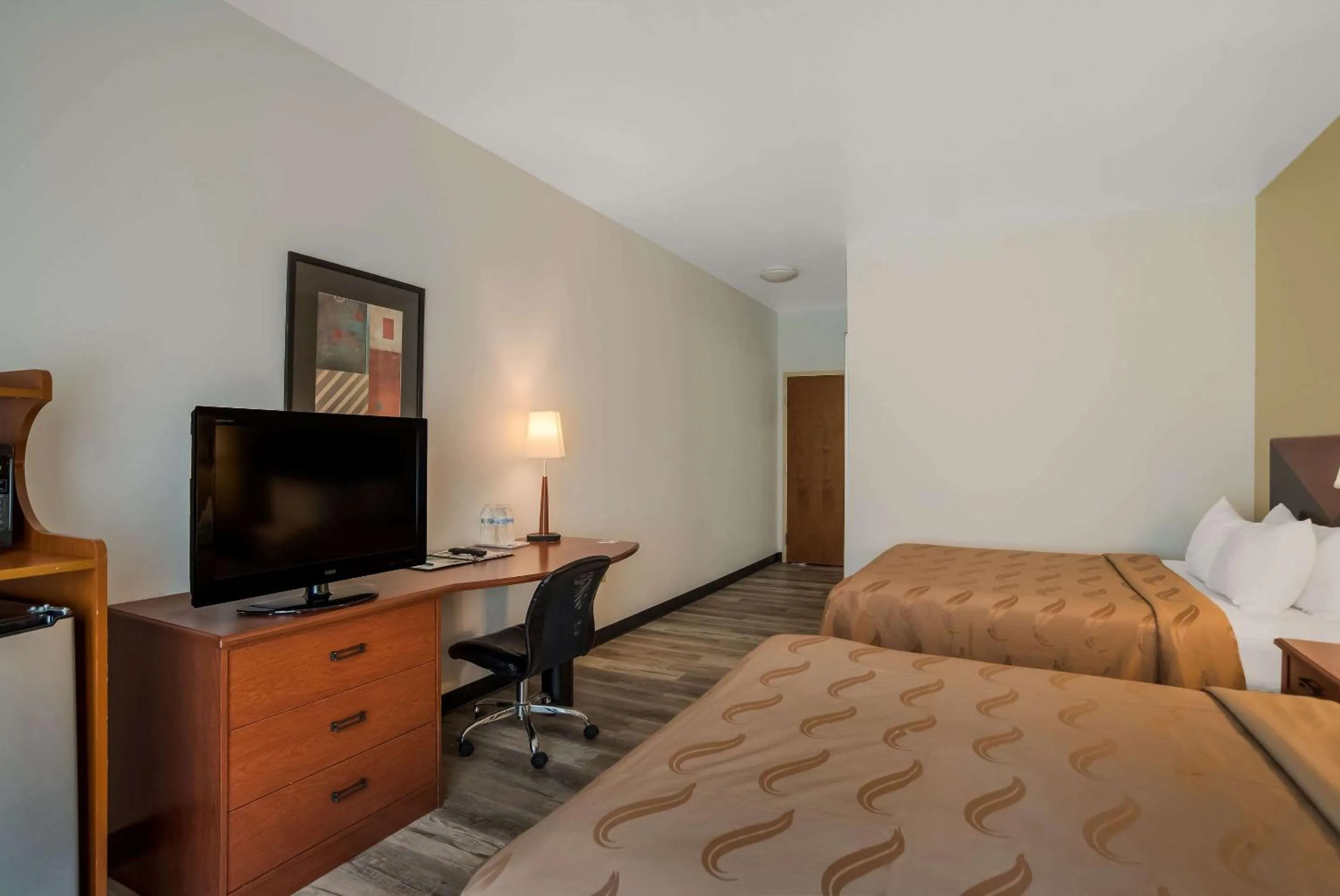 Bedroom, Bed in Quality Inn & Suites Chambersburg Northeast